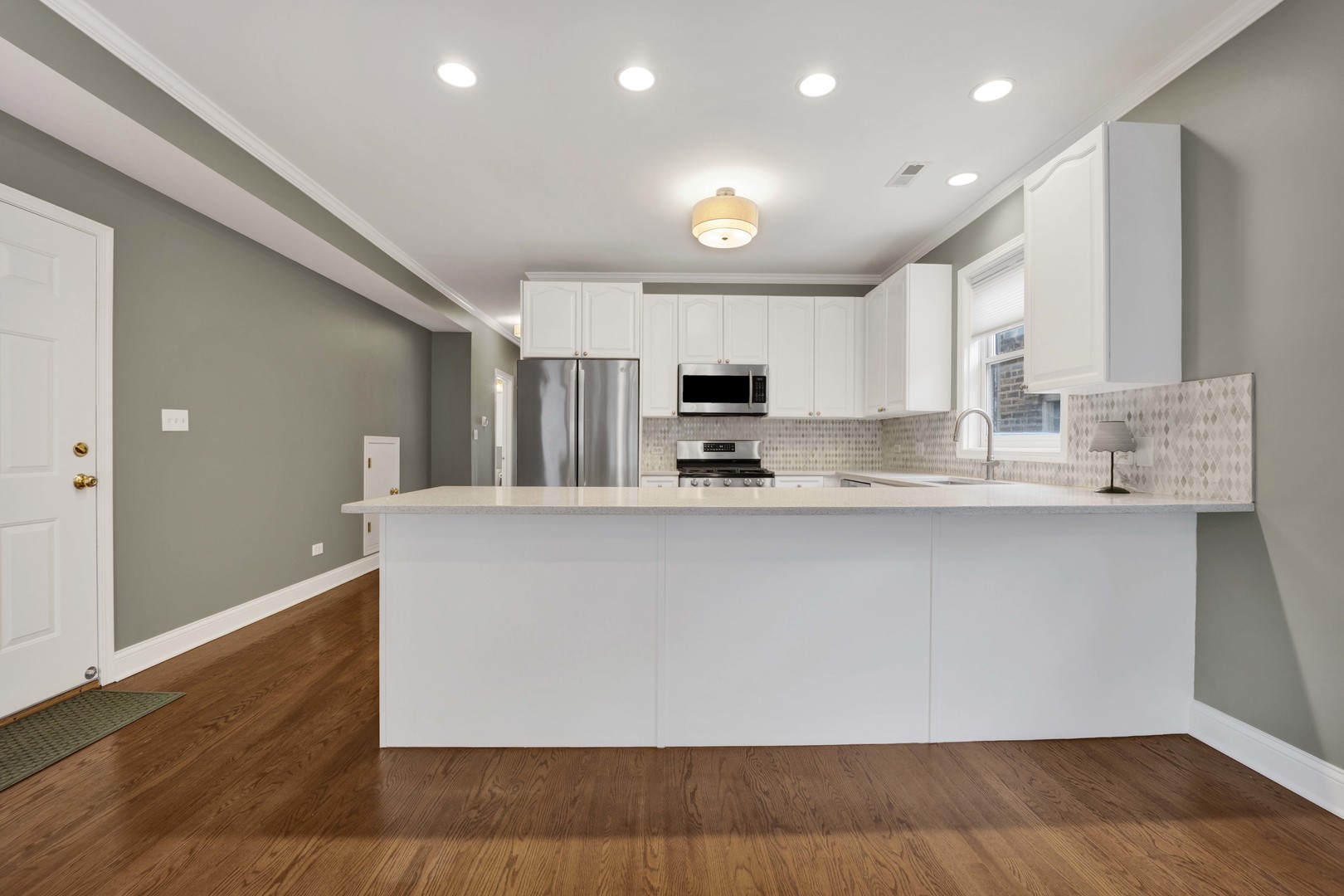 2131 W EVERGREEN Avenue Unit: 2