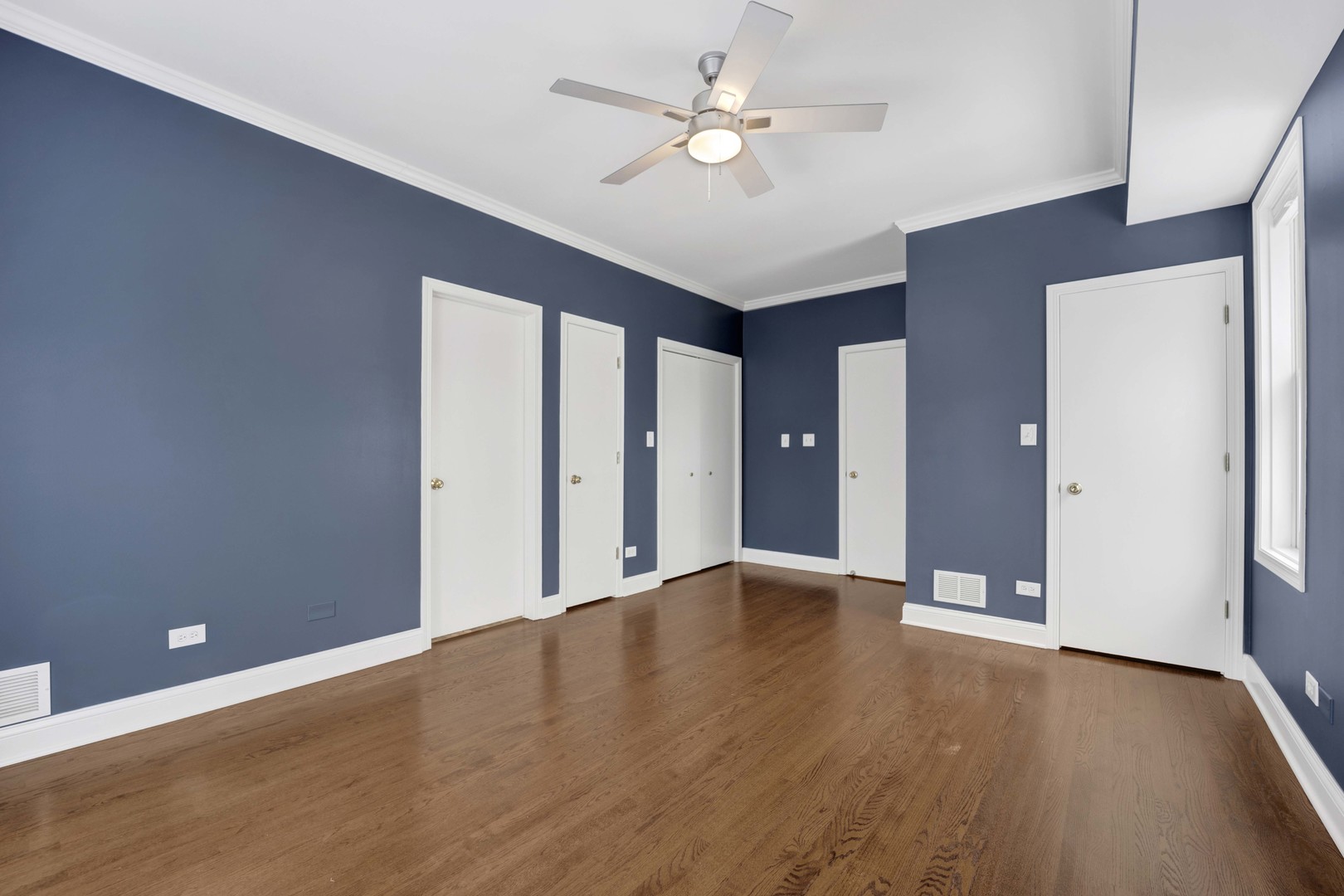 2131 W EVERGREEN Avenue Unit: 2