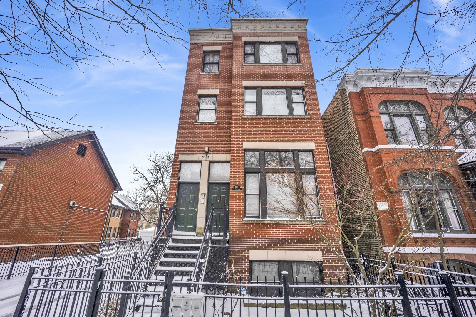2131 W EVERGREEN Avenue Unit: 2