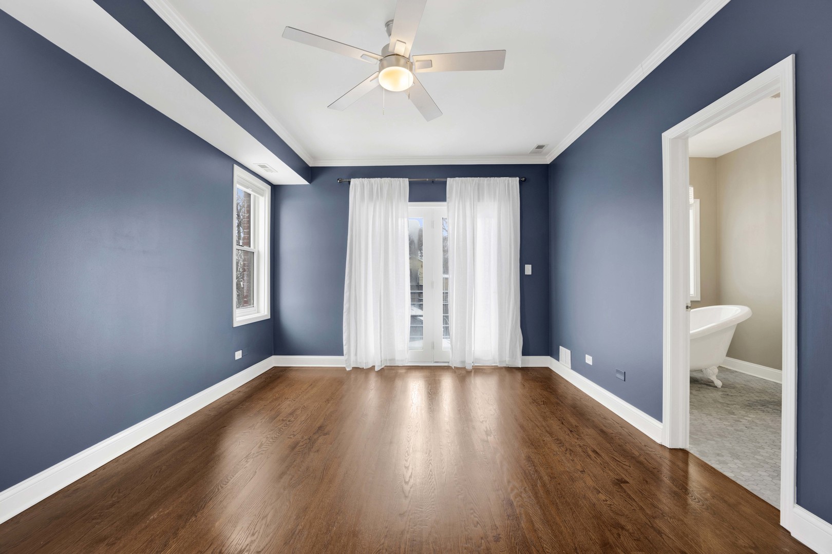 2131 W EVERGREEN Avenue Unit: 2