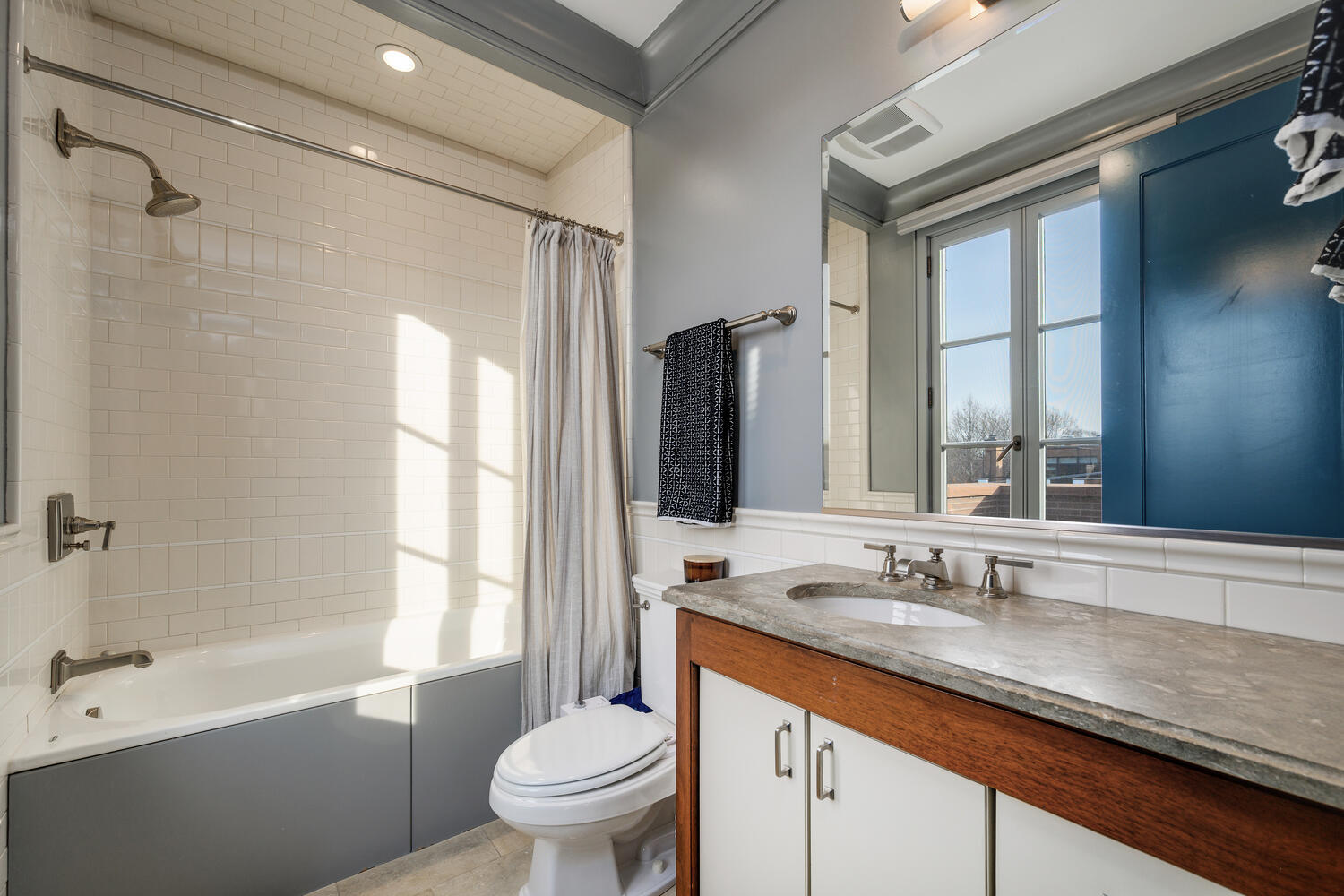 2214 N Magnolia Avenue