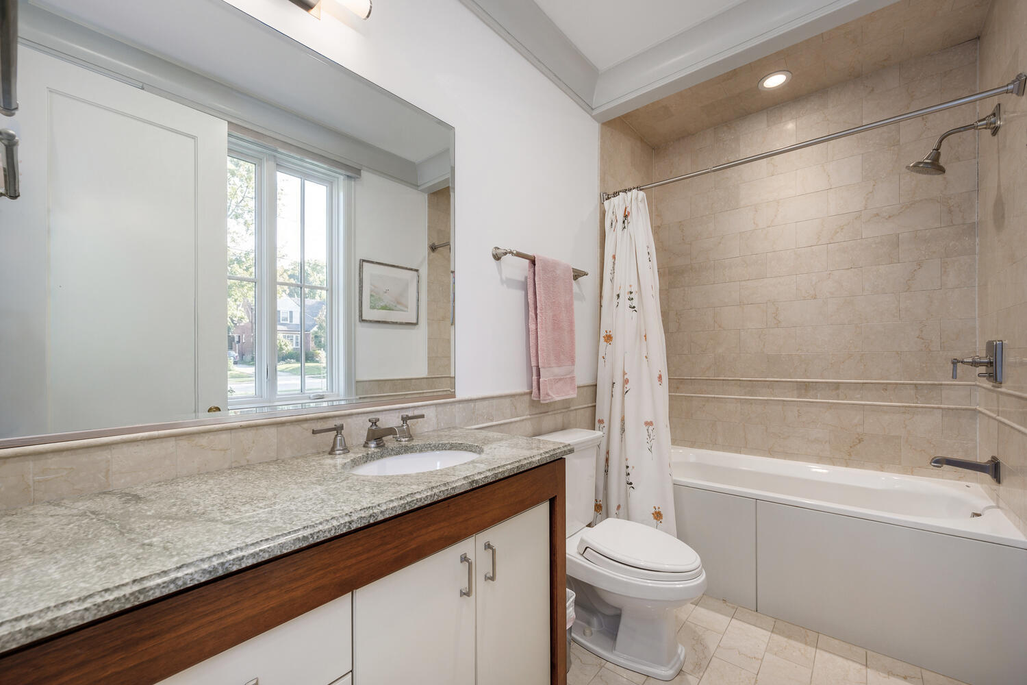 2214 N Magnolia Avenue