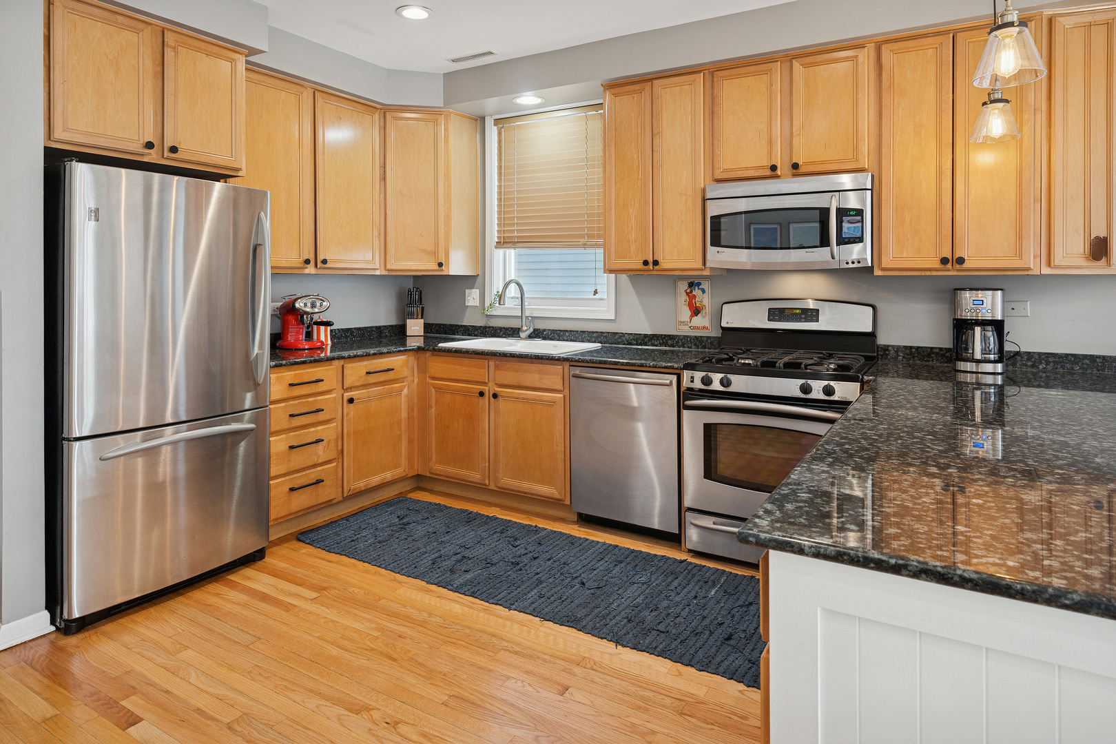 1728 W ROSCOE Avenue Unit: 3E