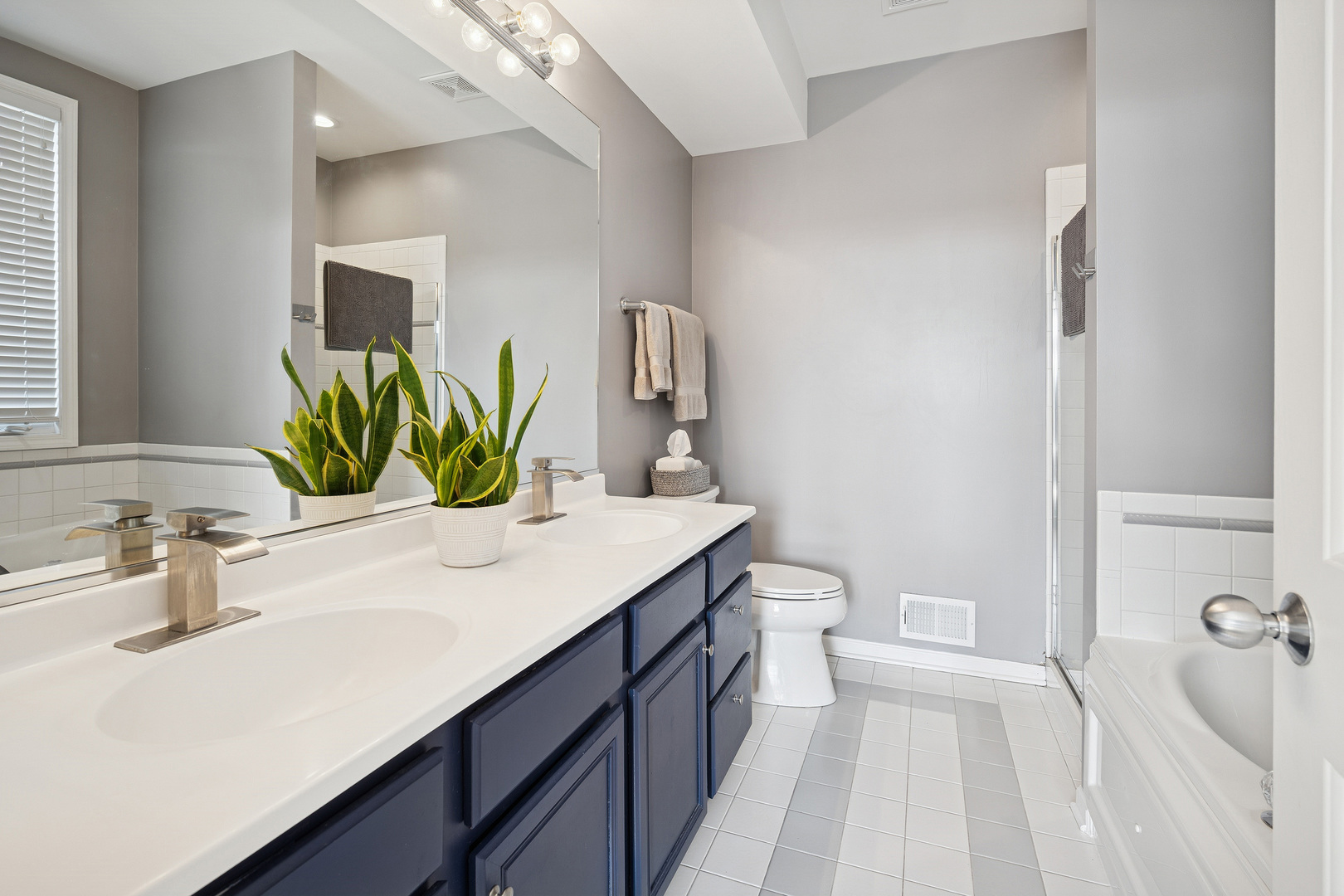 1728 W ROSCOE Avenue Unit: 3E