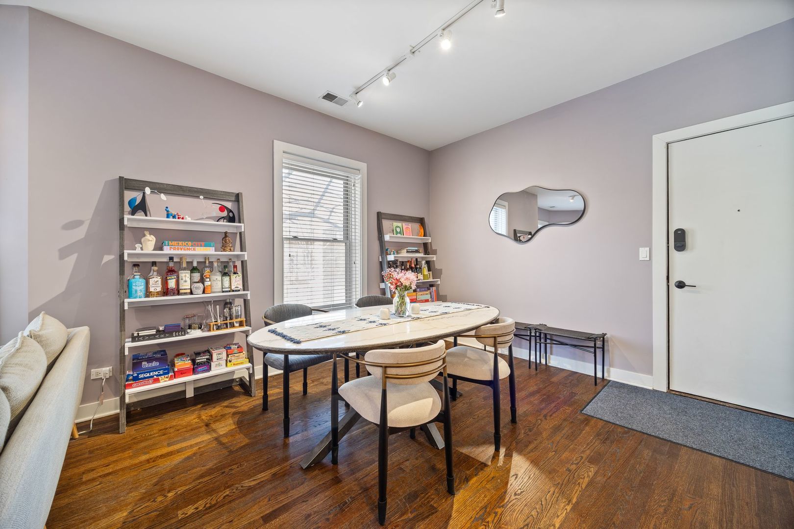 1951 W Byron Street Unit: 2W