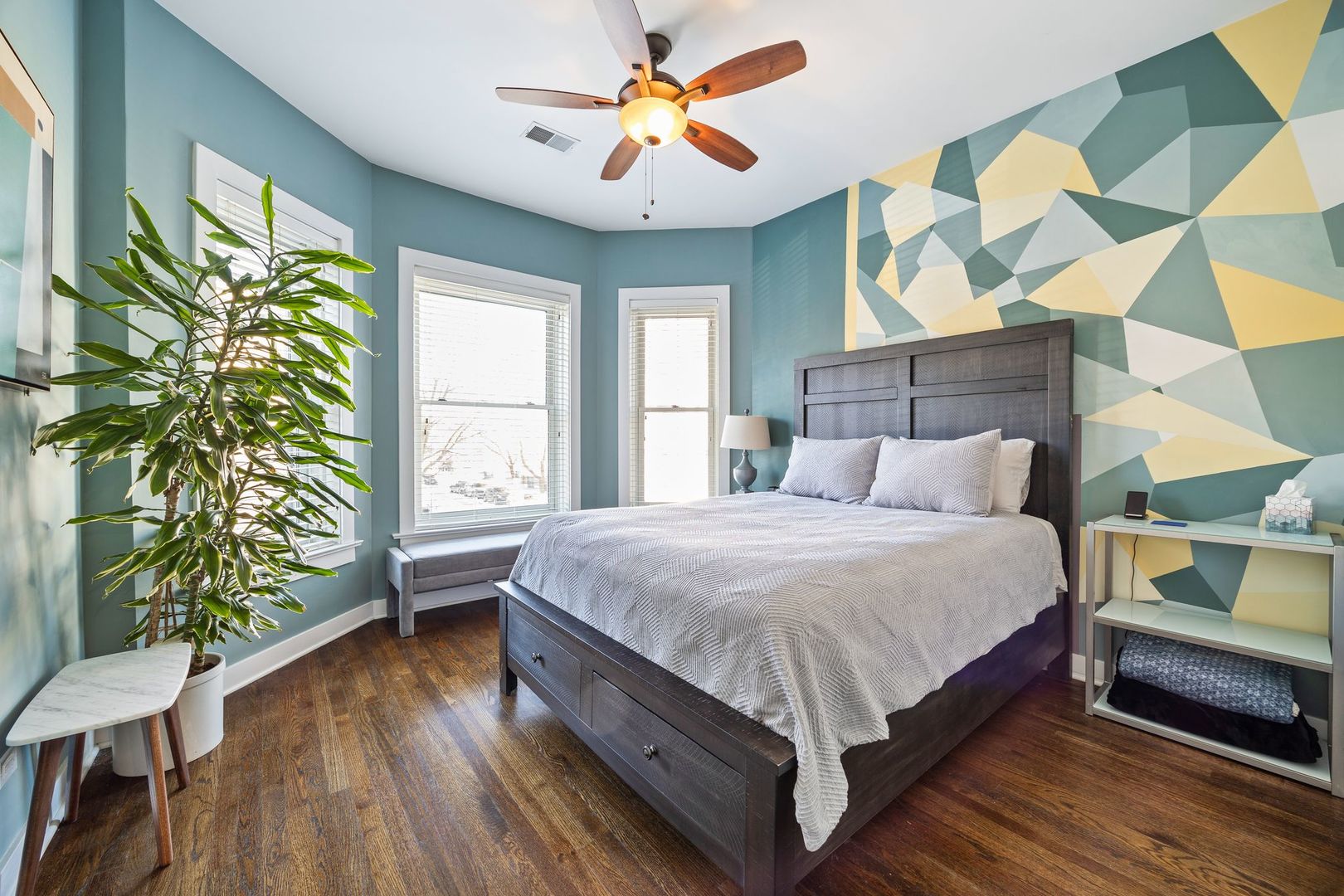 1951 W Byron Street Unit: 2W