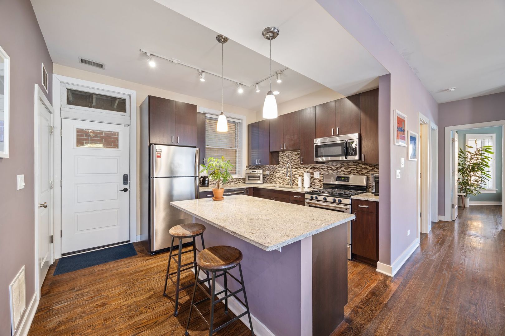 1951 W Byron Street Unit: 2W