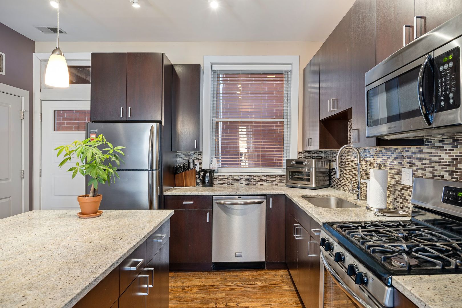 1951 W Byron Street Unit: 2W