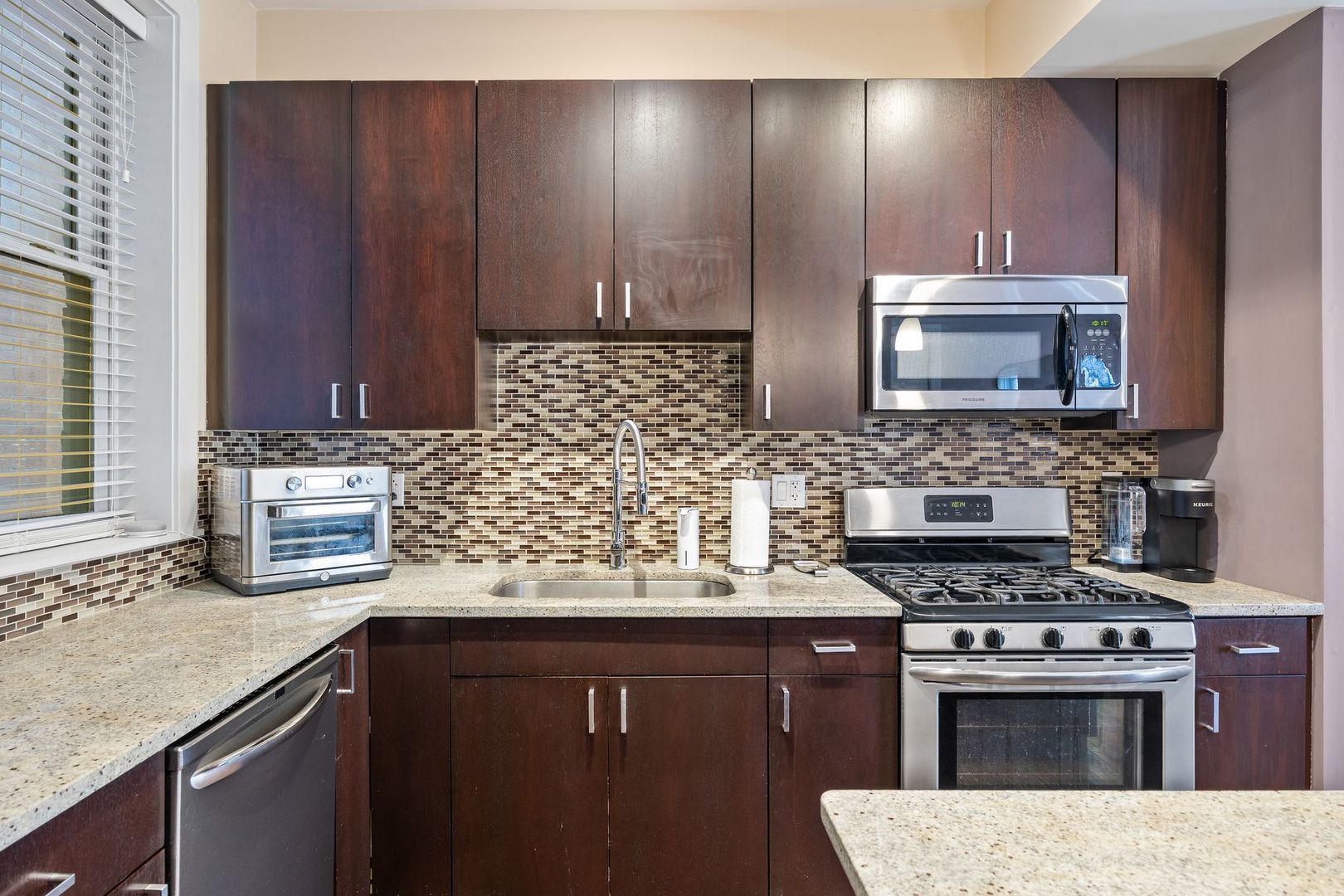 1951 W Byron Street Unit: 2W