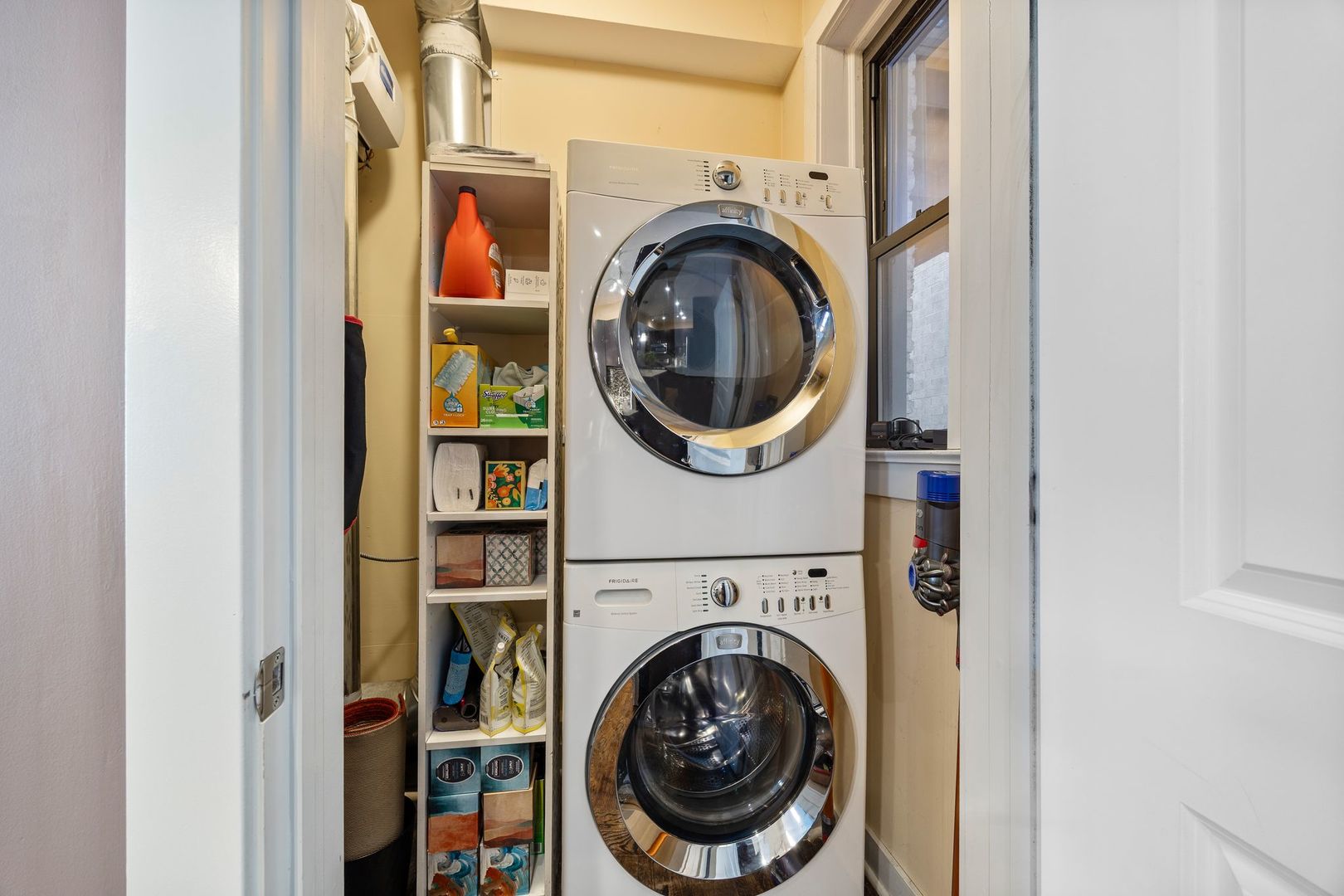 1951 W Byron Street Unit: 2W