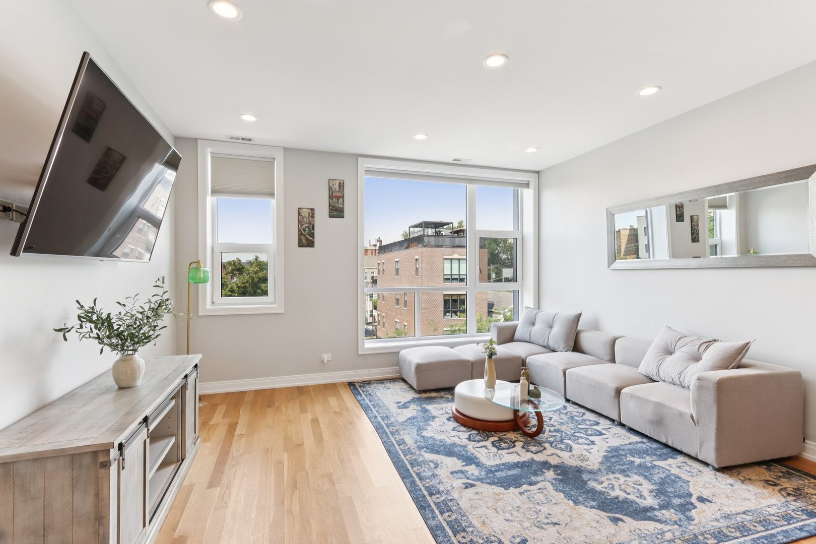 1631 S Carpenter Street Unit: 3