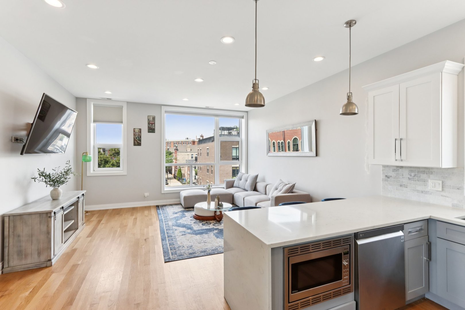 1631 S Carpenter Street Unit: 3