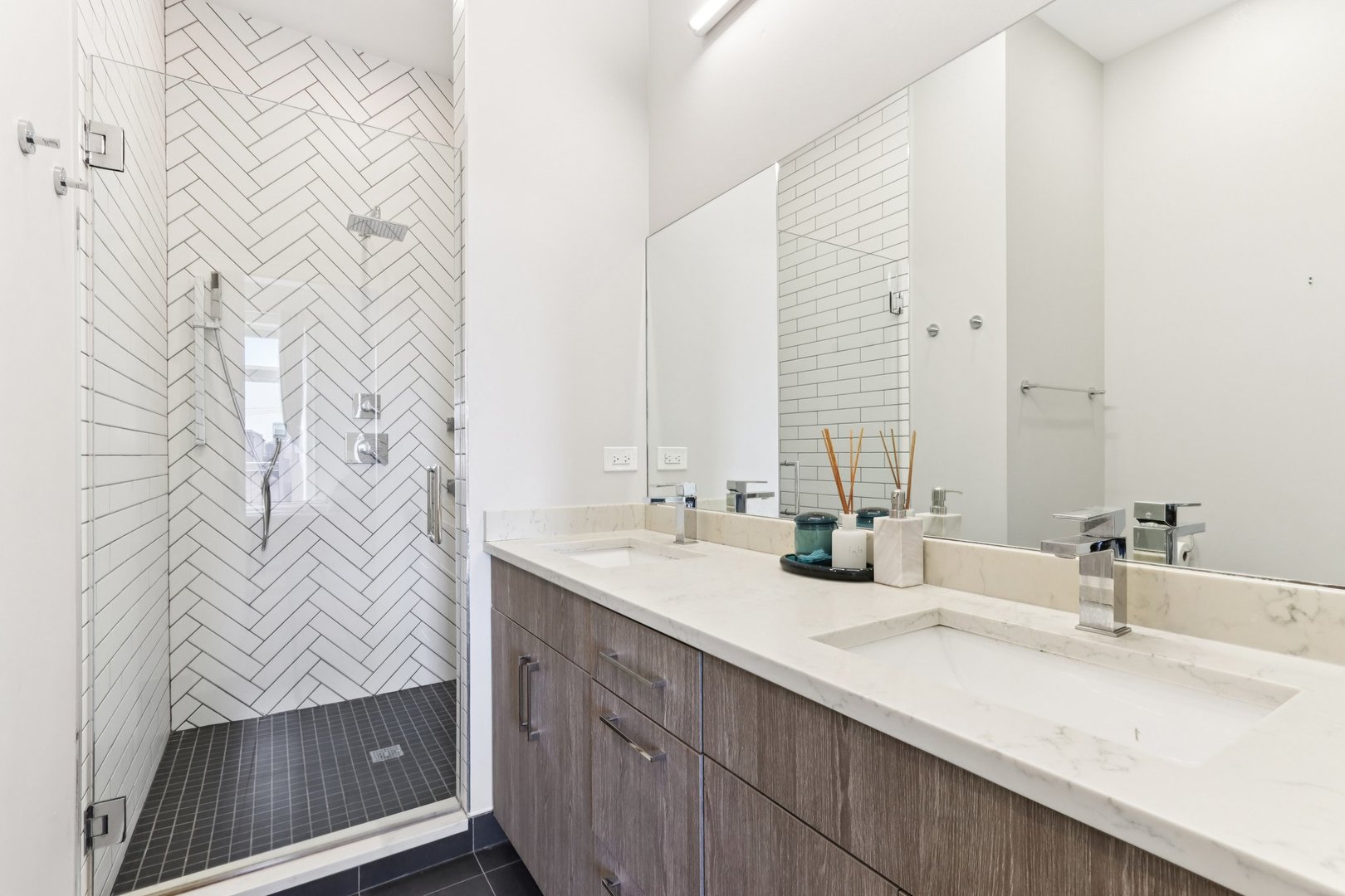 1631 S Carpenter Street Unit: 3