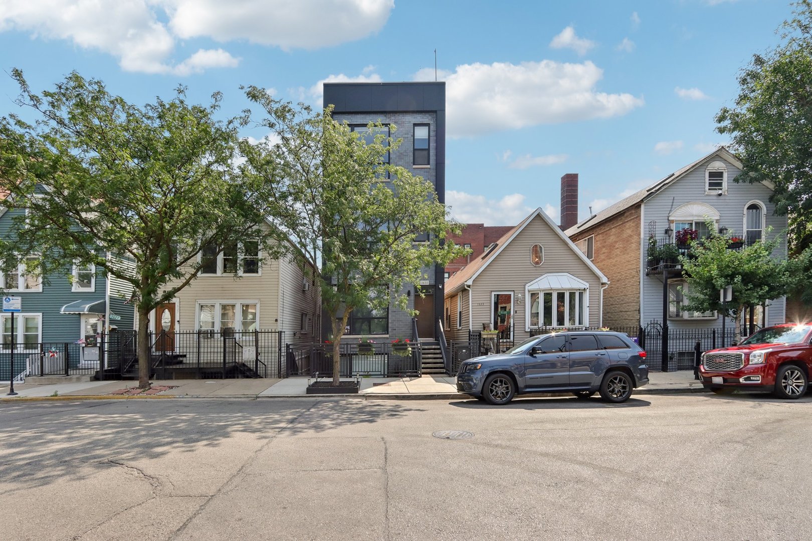 1631 S Carpenter Street Unit: 3