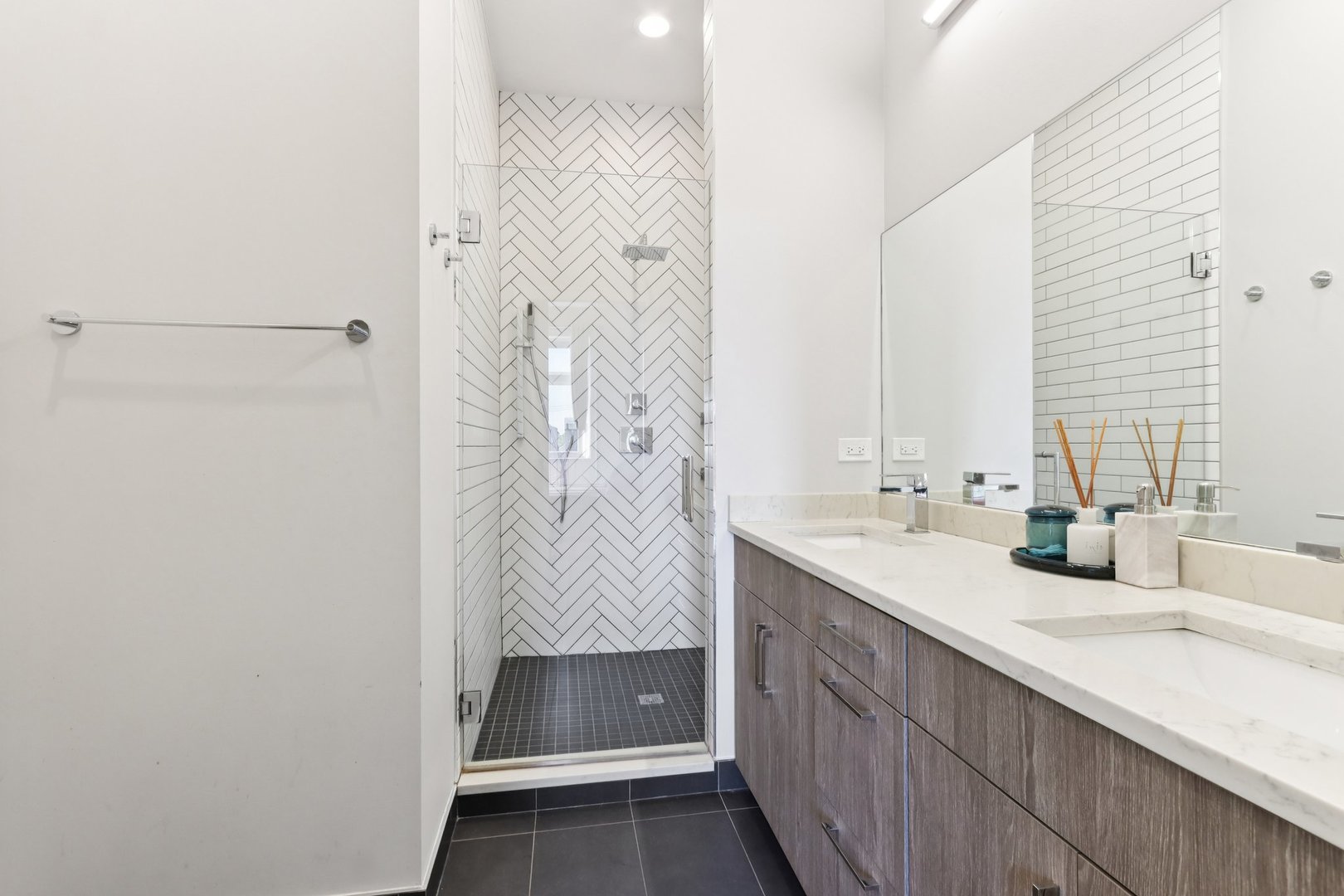 1631 S Carpenter Street Unit: 3