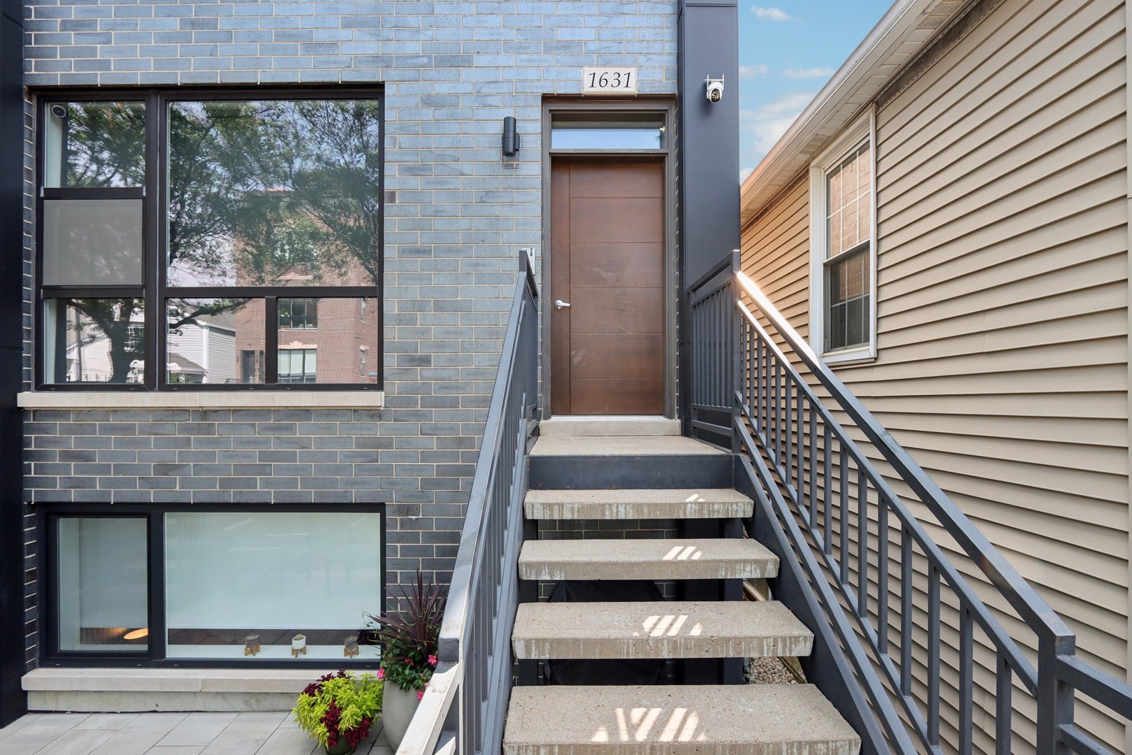 1631 S Carpenter Street Unit: 3
