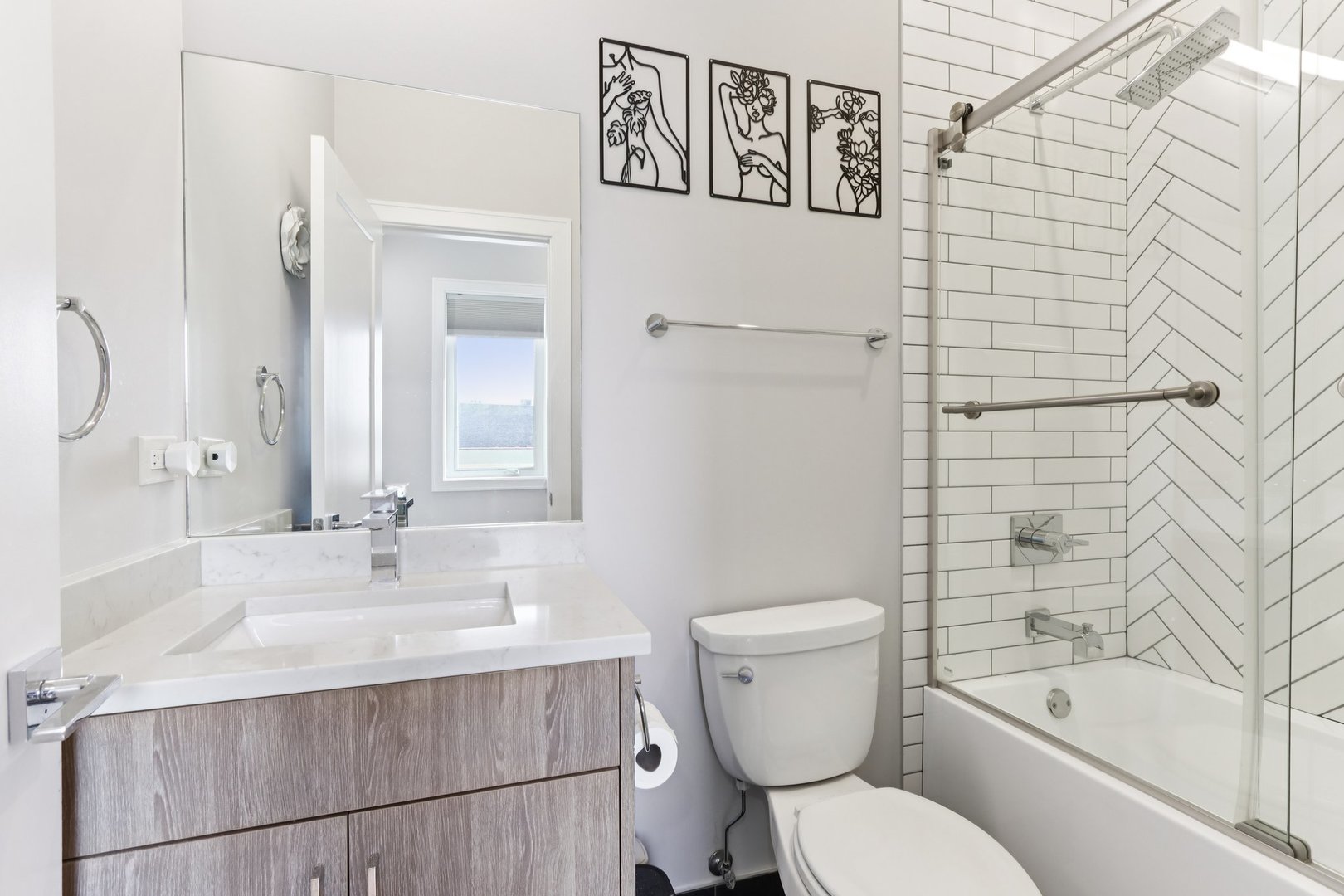 1631 S Carpenter Street Unit: 3