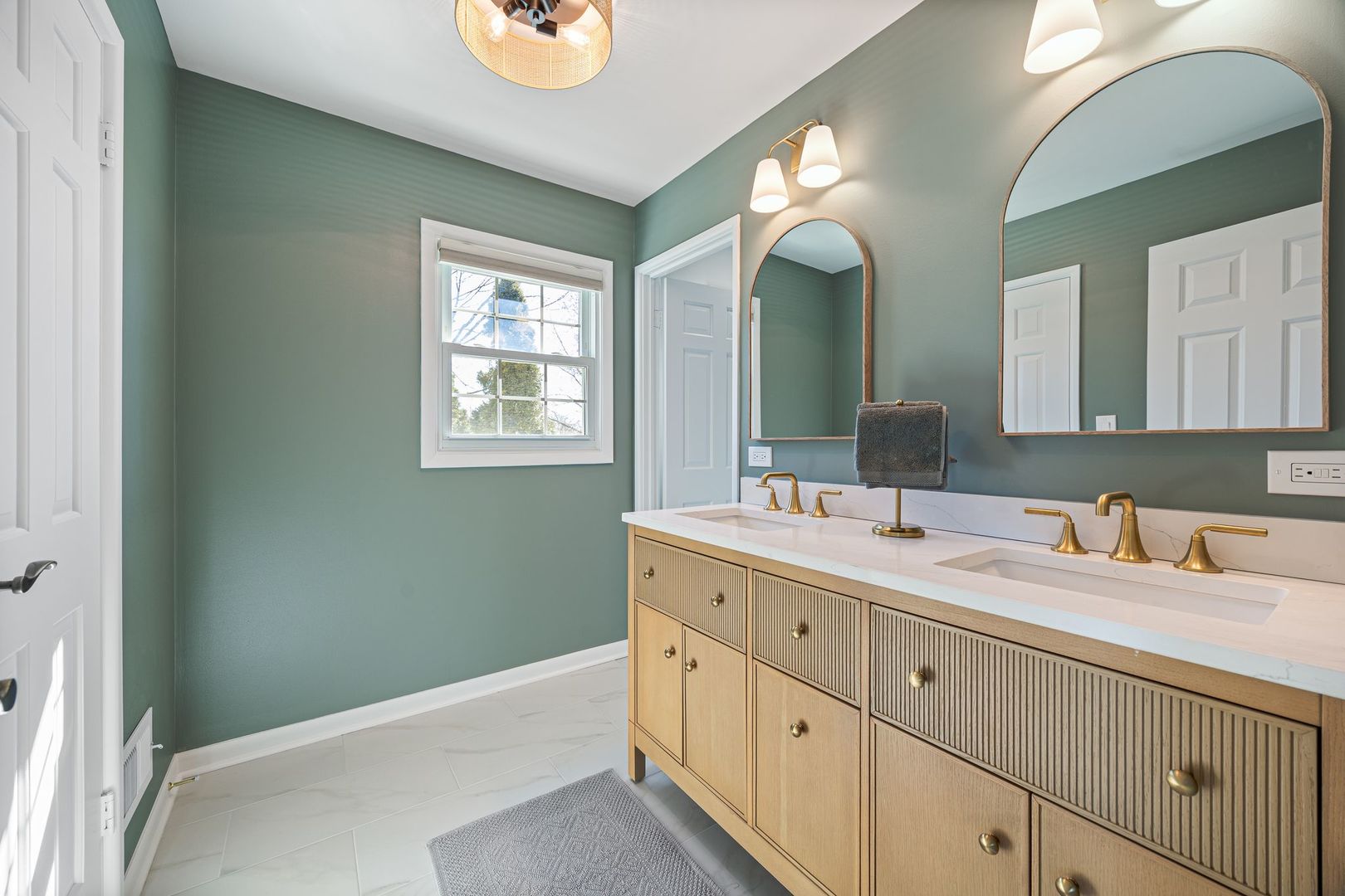 1125 W Skylark Drive