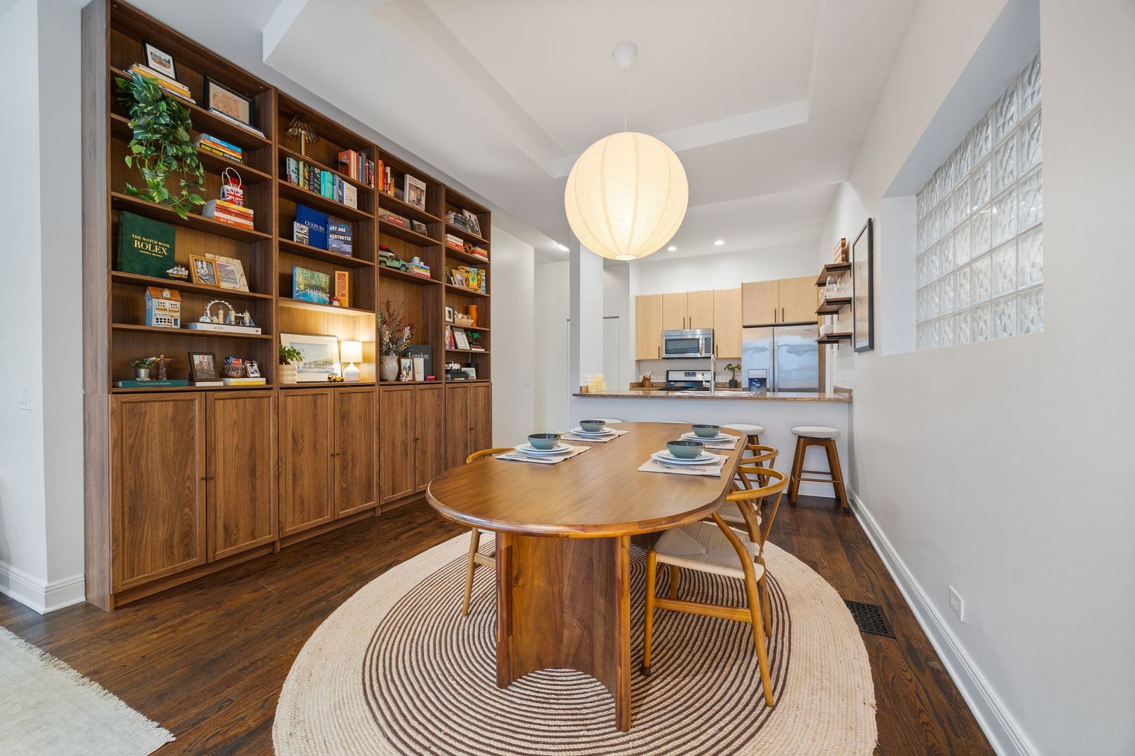 2132 W Schiller Street Unit: 1F