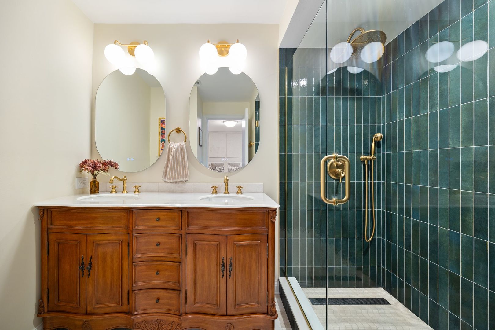 2132 W Schiller Street Unit: 1F