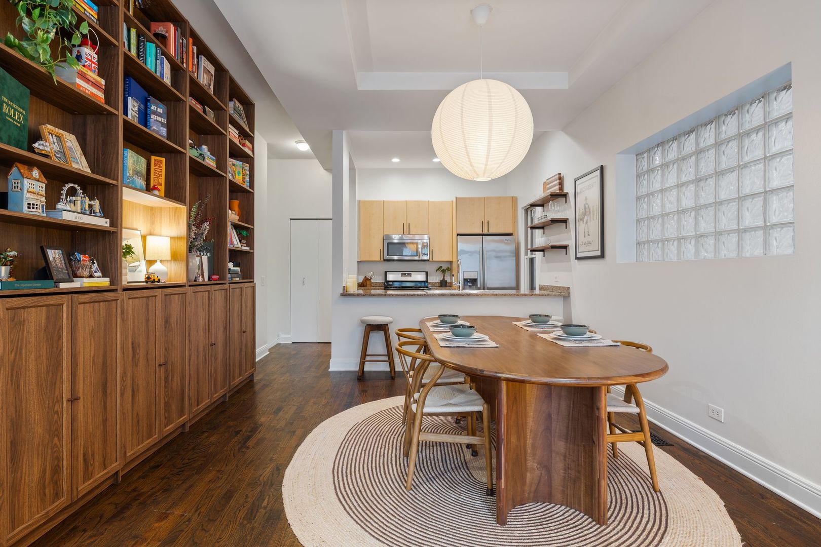 2132 W Schiller Street Unit: 1F