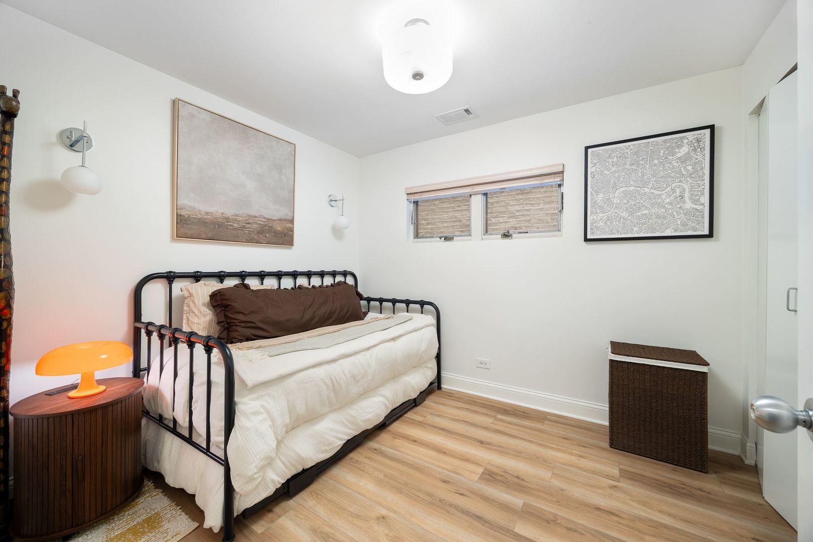 2132 W Schiller Street Unit: 1F