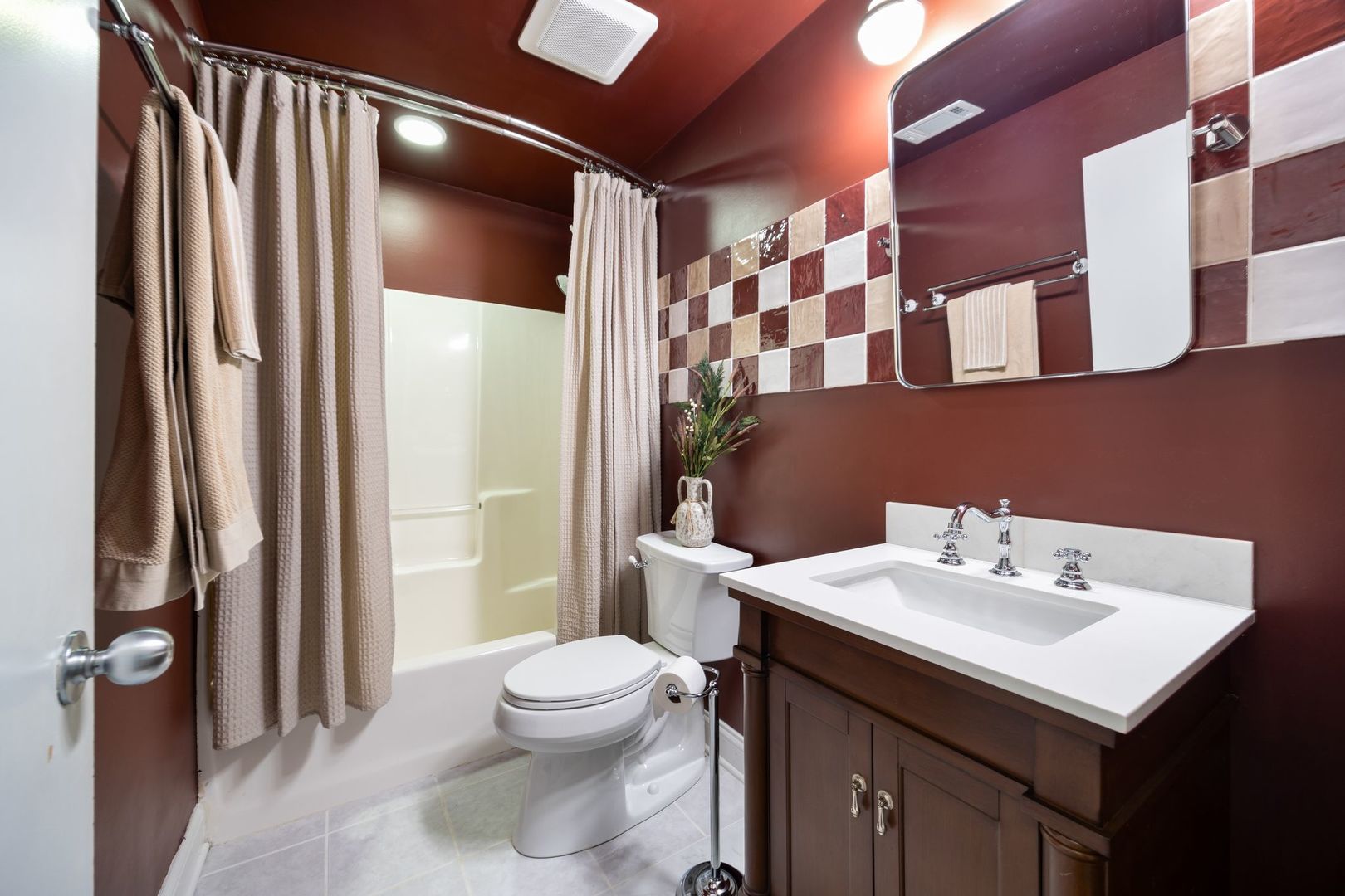 2132 W Schiller Street Unit: 1F