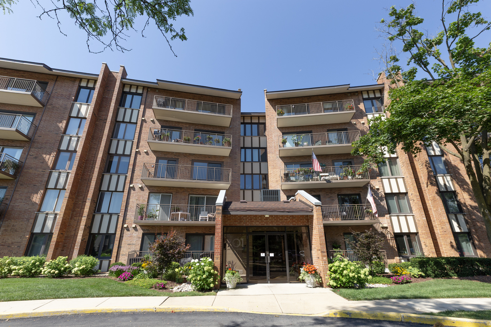 701 Lake Hinsdale Drive Unit: 306