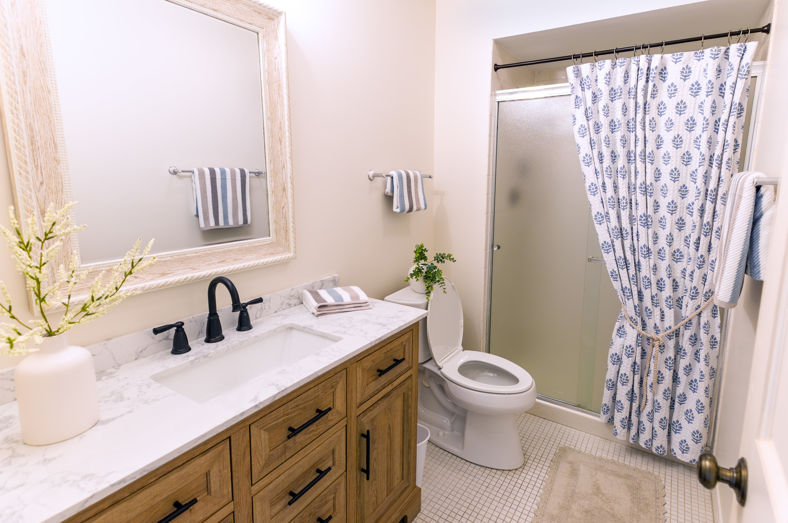 701 Lake Hinsdale Drive Unit: 306