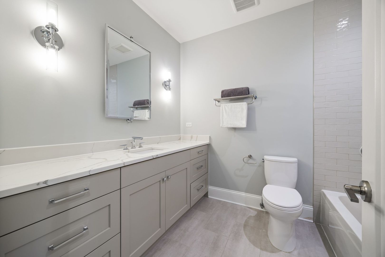 2649 N Racine Avenue Unit: 3N