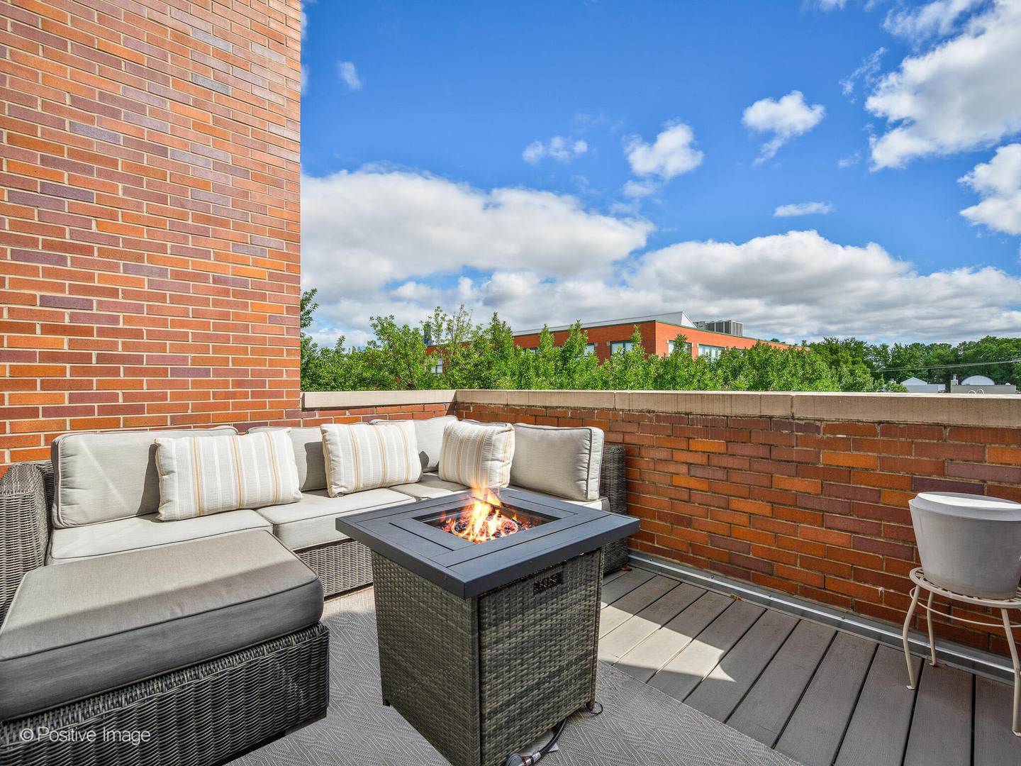 1718 W Superior Street Unit: 2E