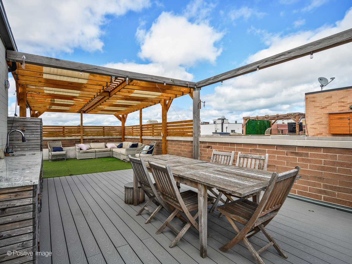 1718 W Superior Street Unit: 2E