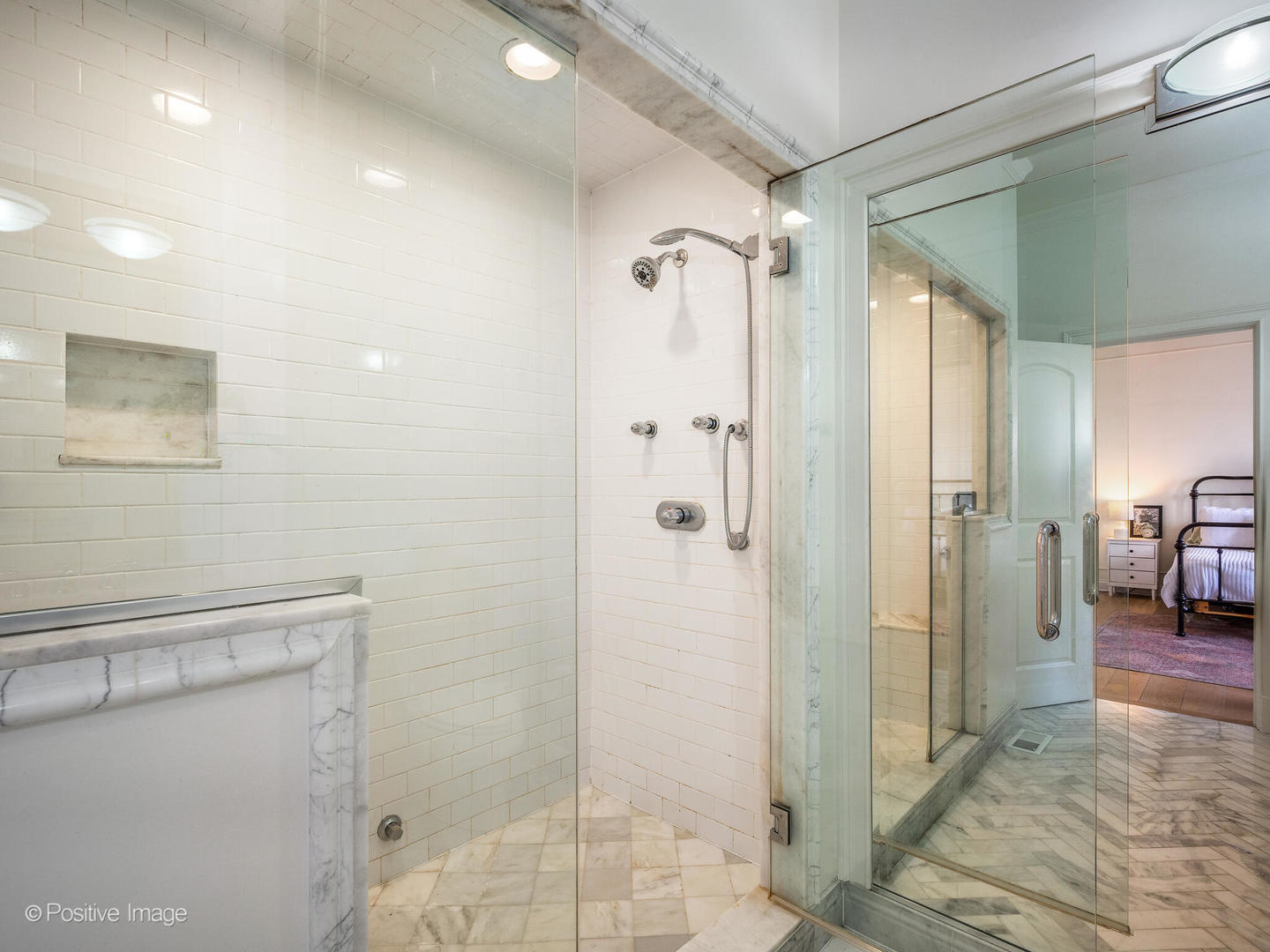 1718 W Superior Street Unit: 2E