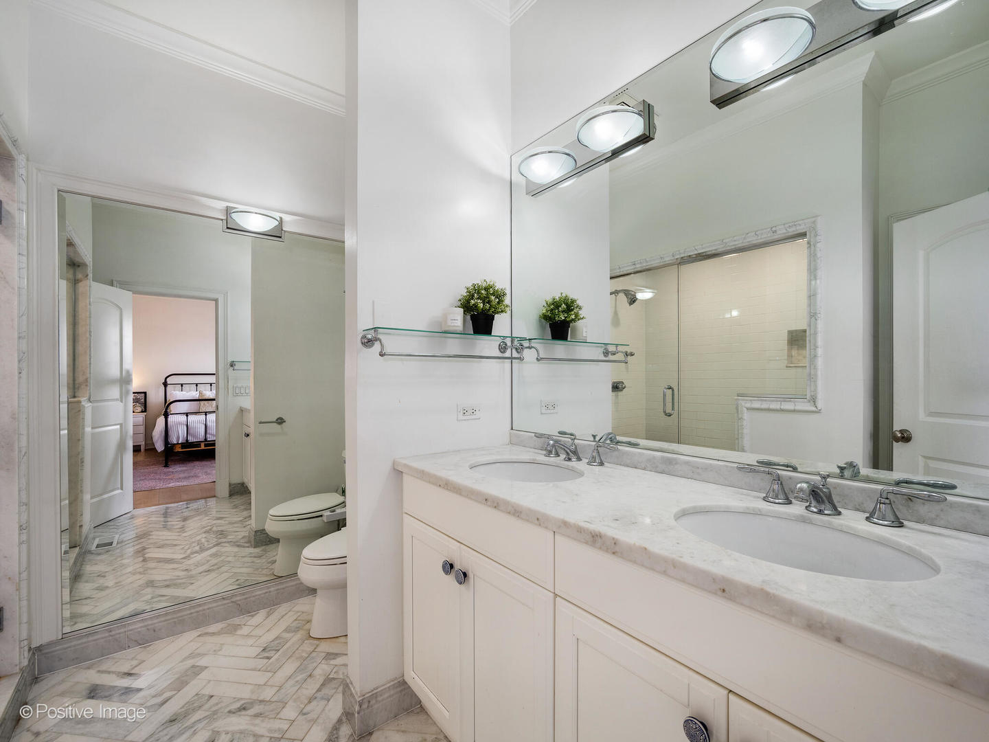 1718 W Superior Street Unit: 2E