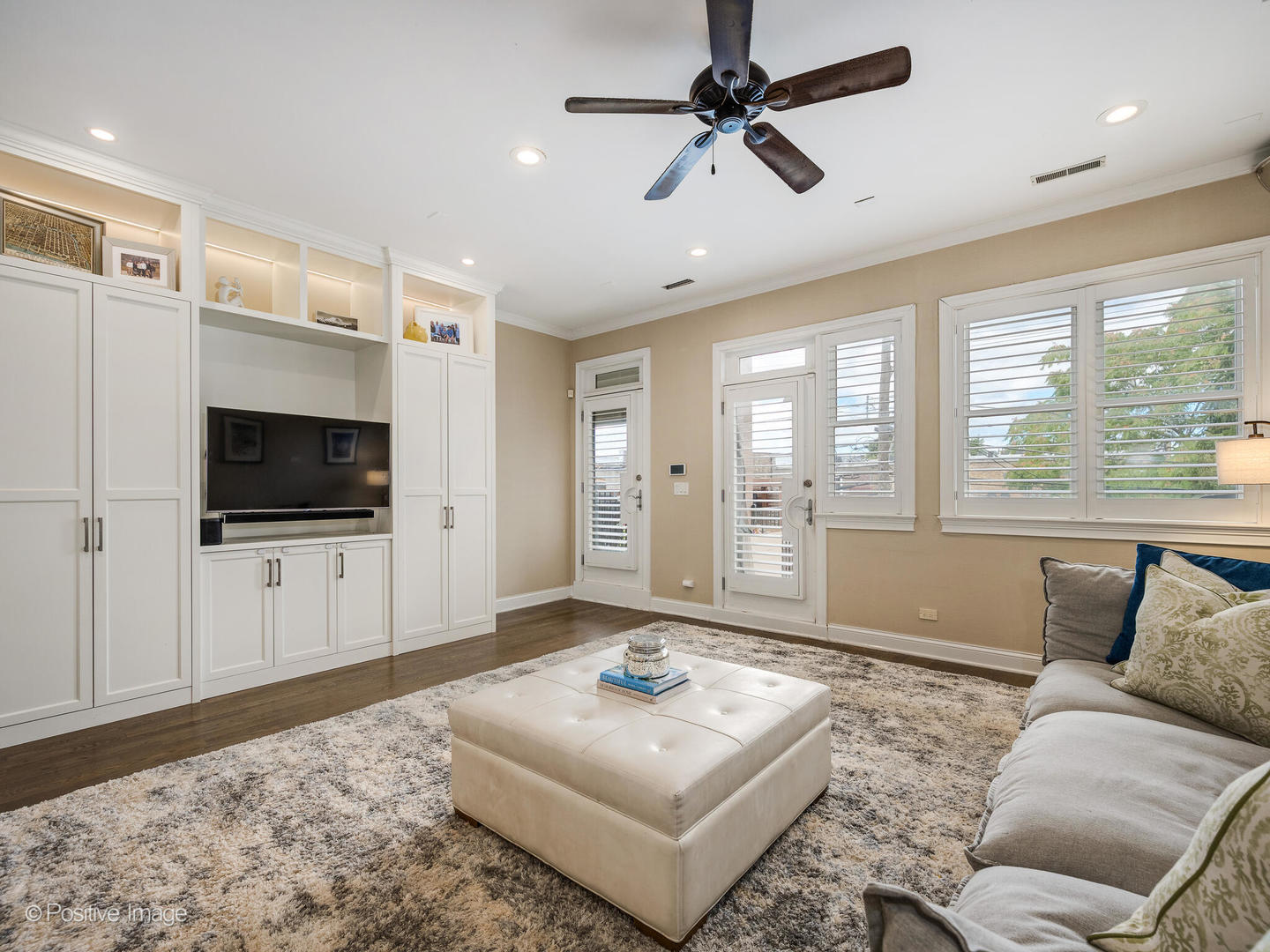 1718 W Superior Street Unit: 2E