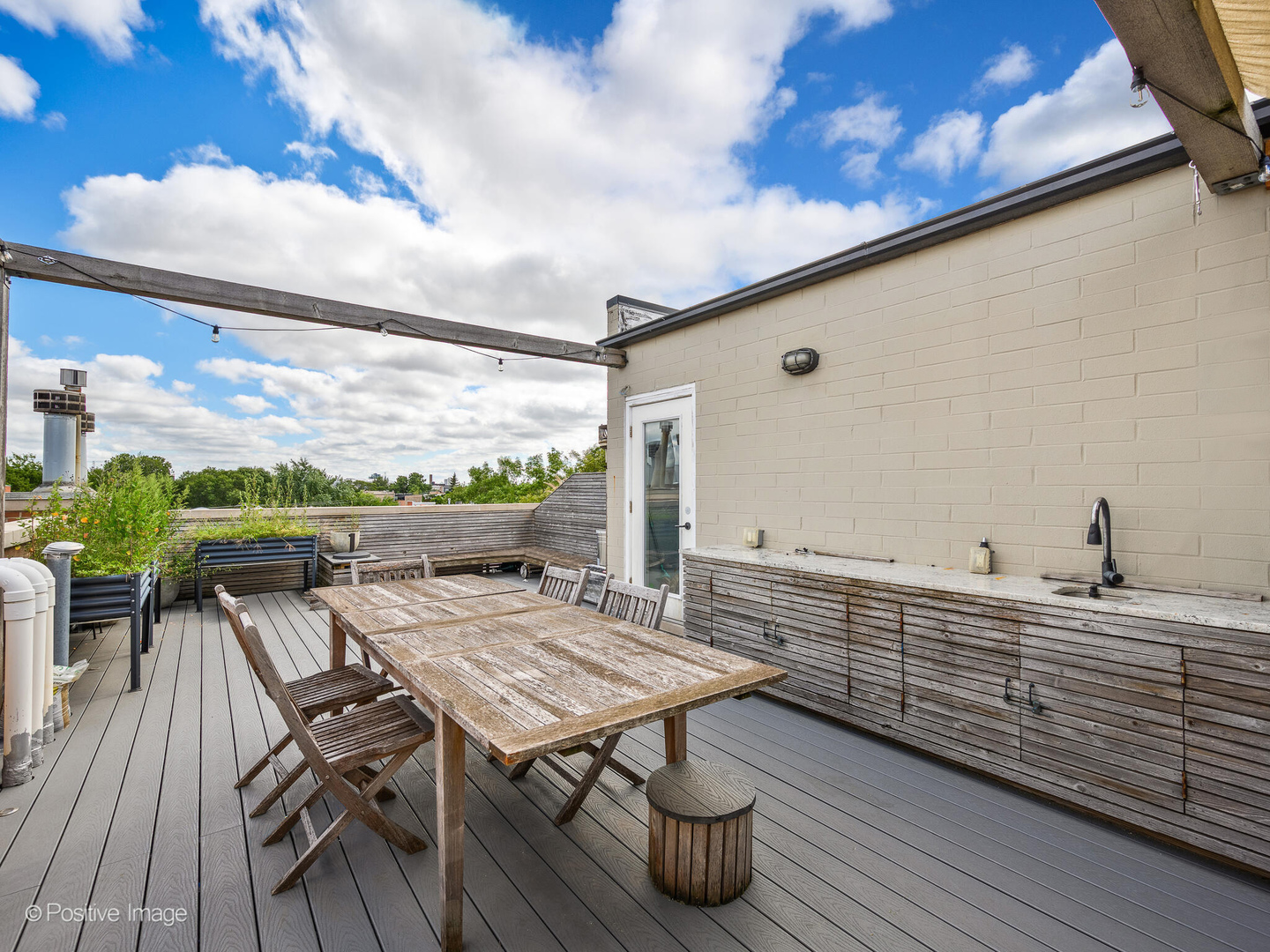1718 W Superior Street Unit: 2E