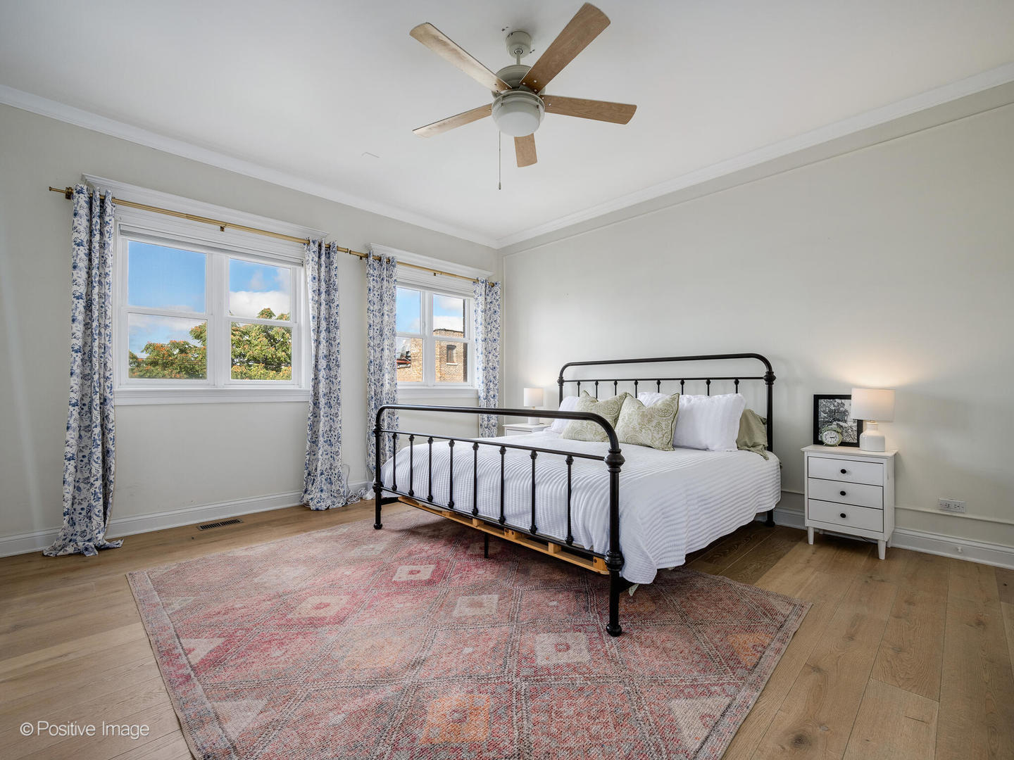 1718 W Superior Street Unit: 2E