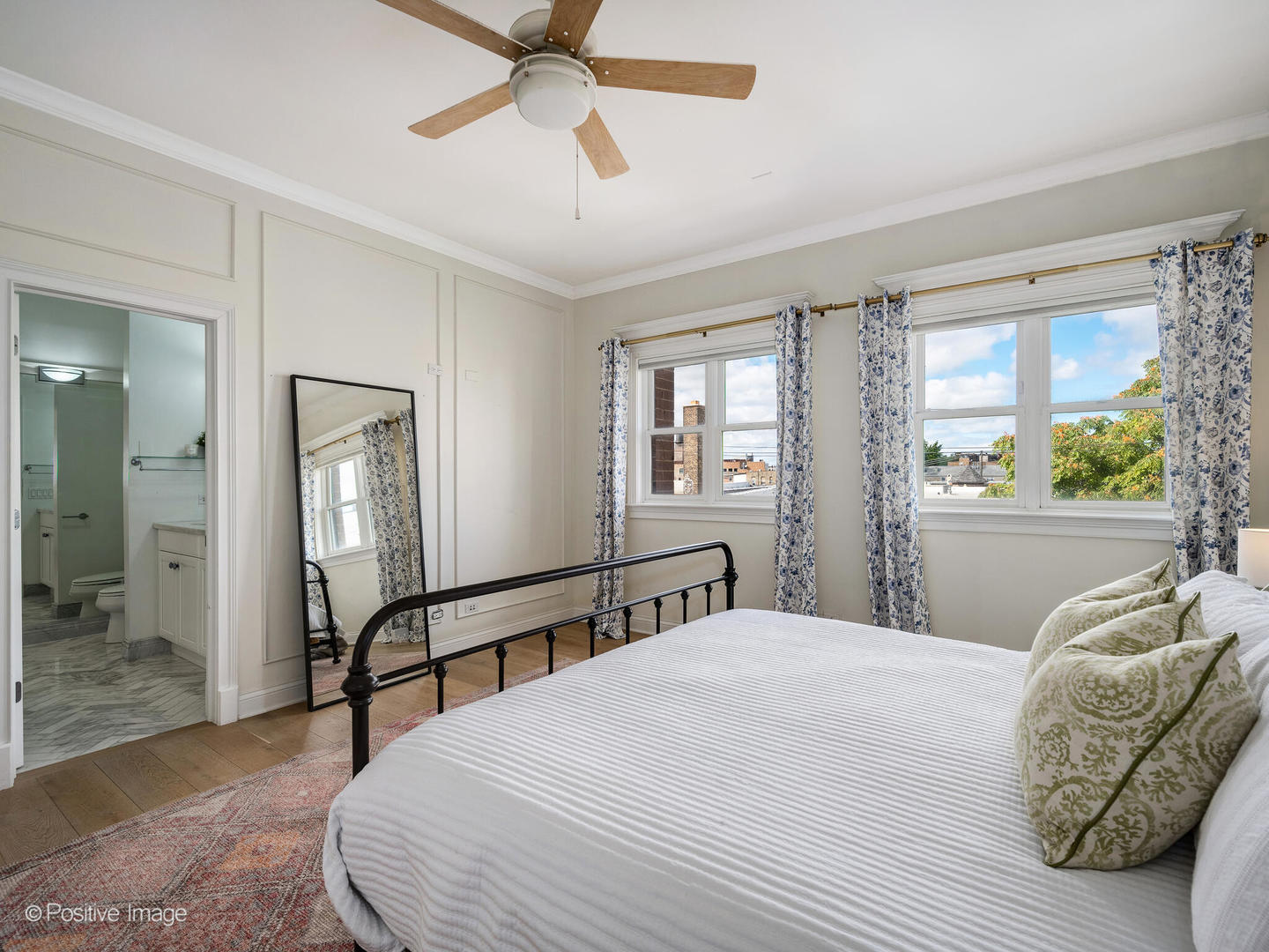 1718 W Superior Street Unit: 2E
