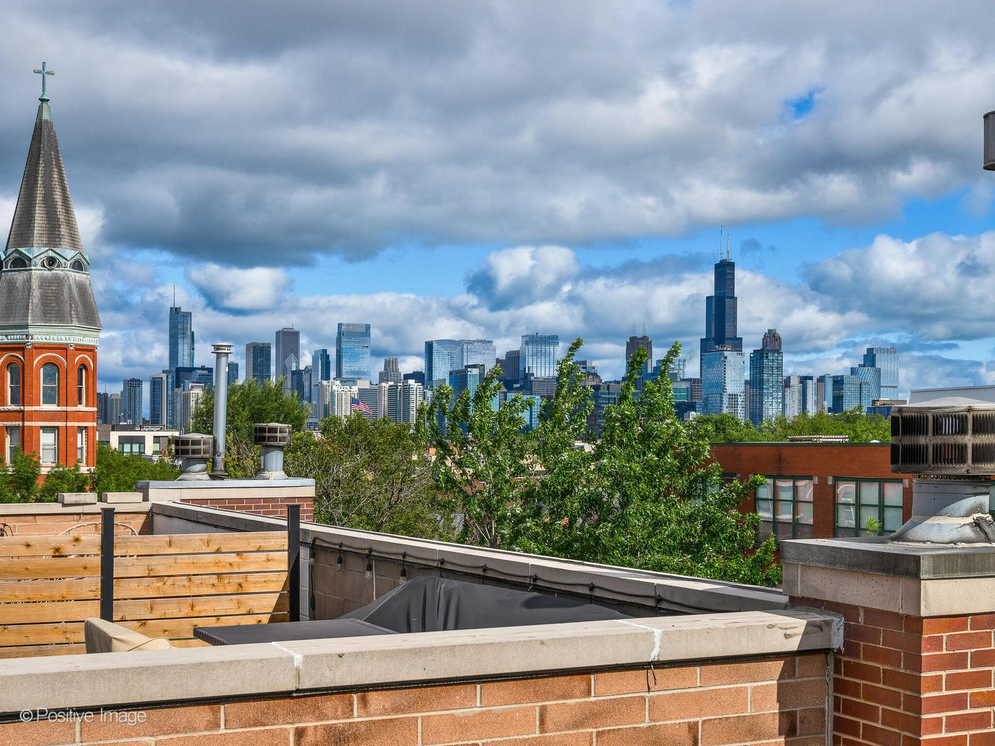 1718 W Superior Street Unit: 2E