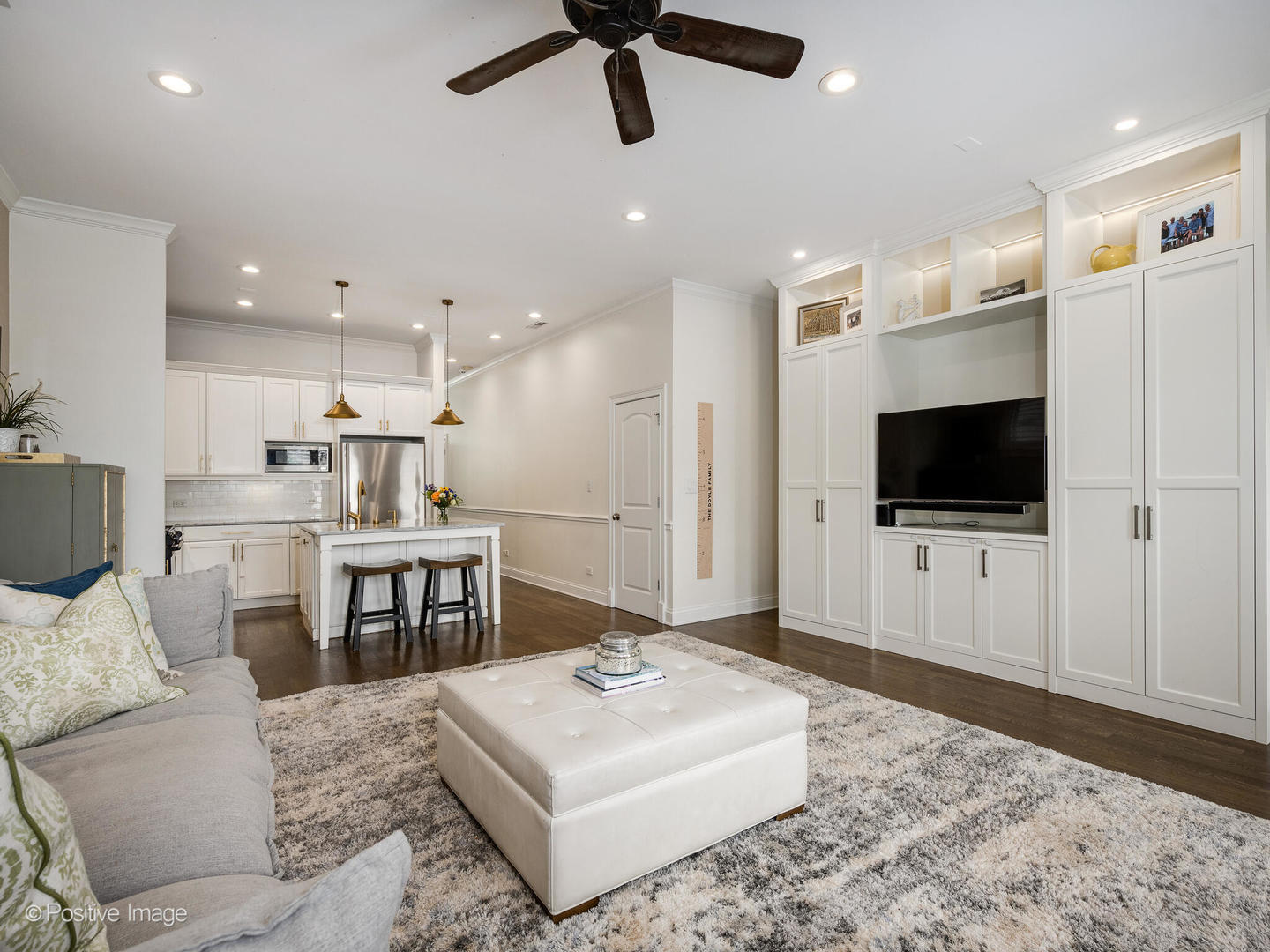 1718 W Superior Street Unit: 2E