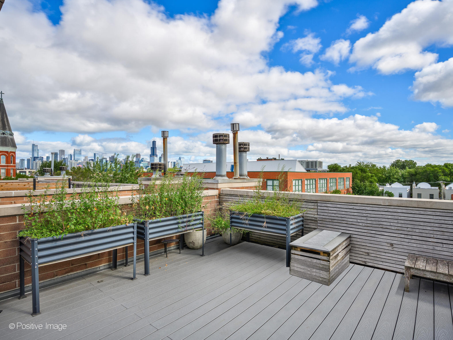 1718 W Superior Street Unit: 2E