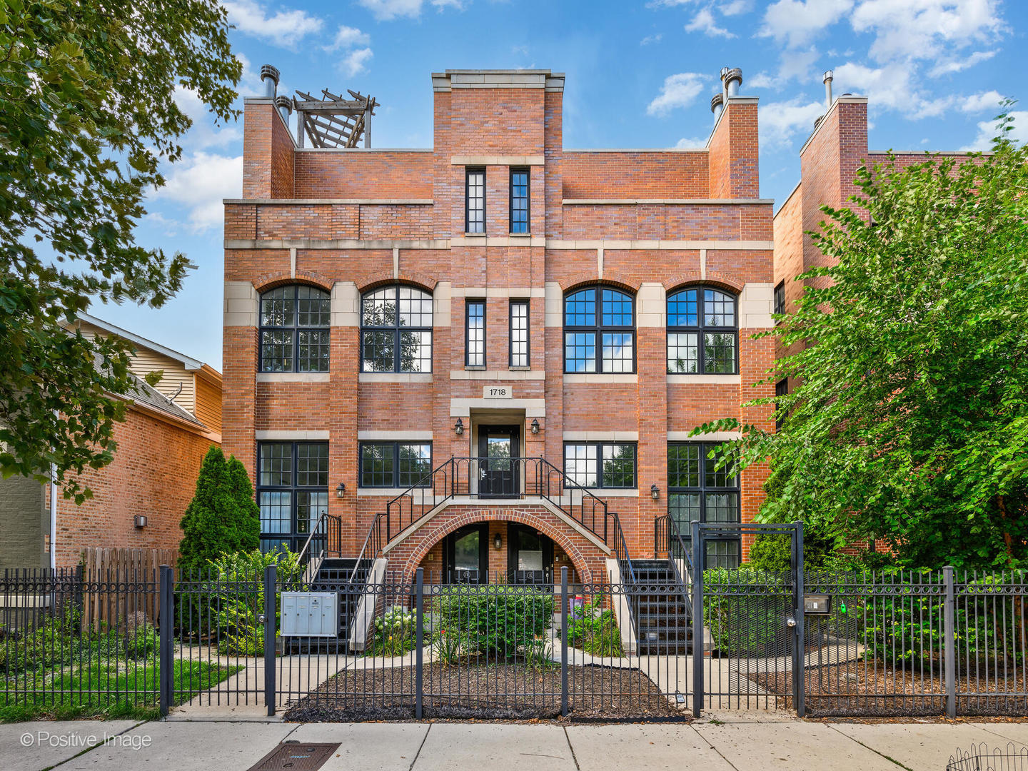 1718 W Superior Street Unit: 2E