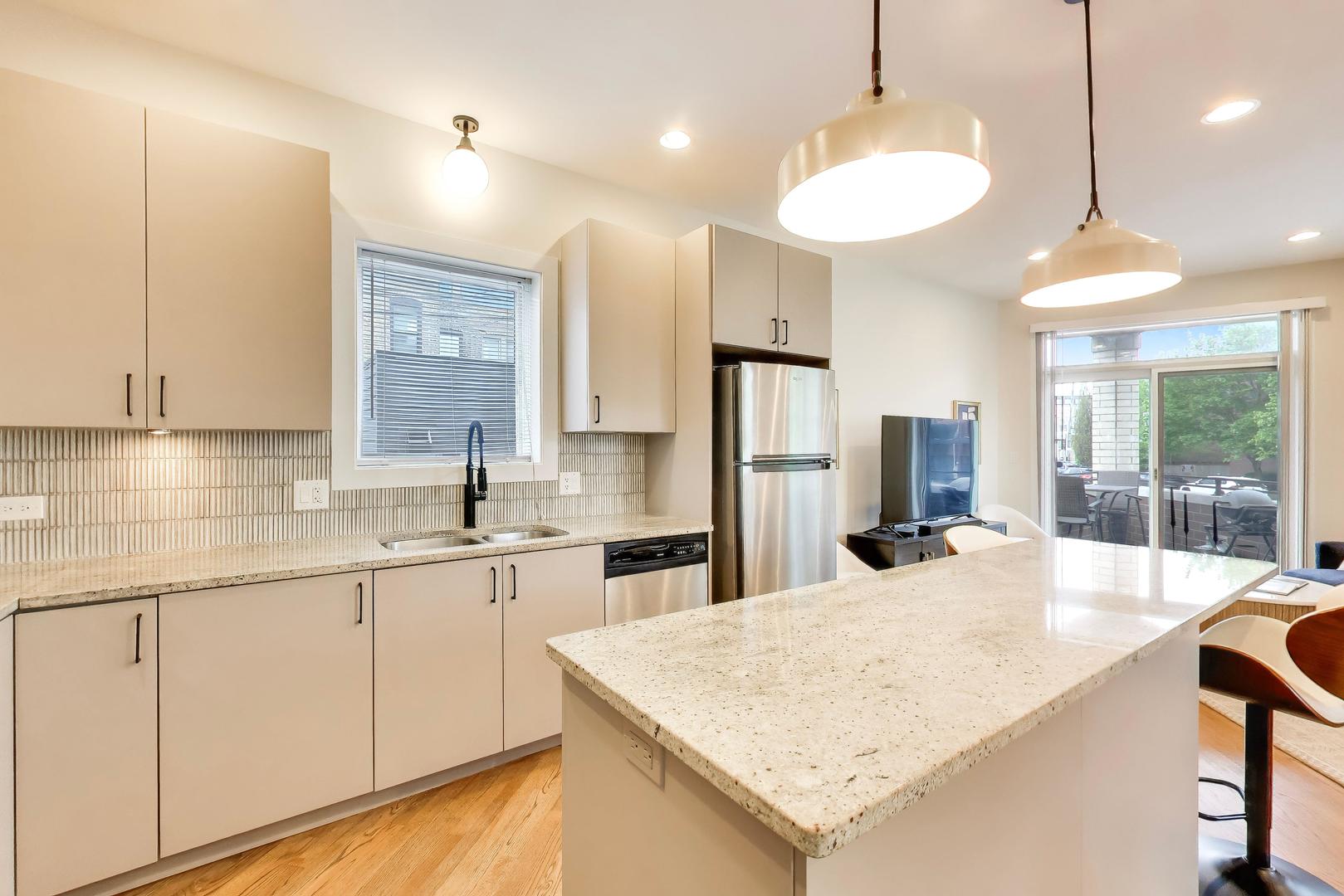 2317 W ARMITAGE Avenue Unit: 1W