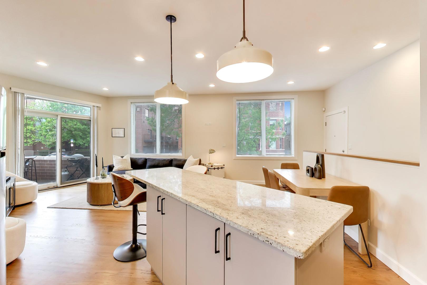 2317 W ARMITAGE Avenue Unit: 1W