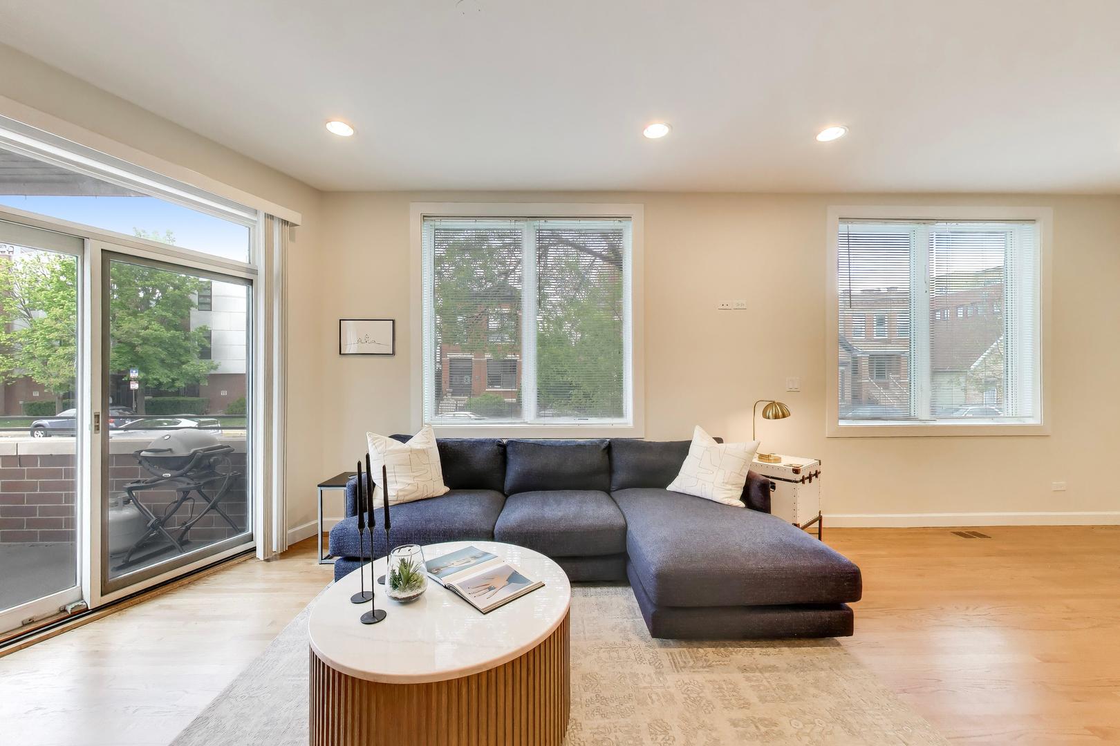 2317 W ARMITAGE Avenue Unit: 1W