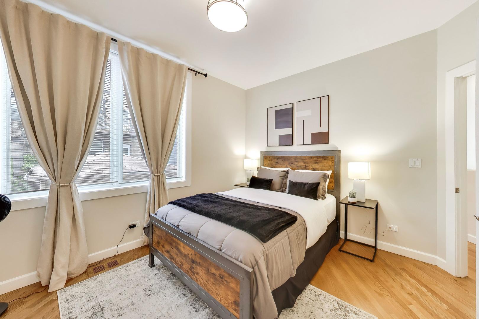 2317 W ARMITAGE Avenue Unit: 1W