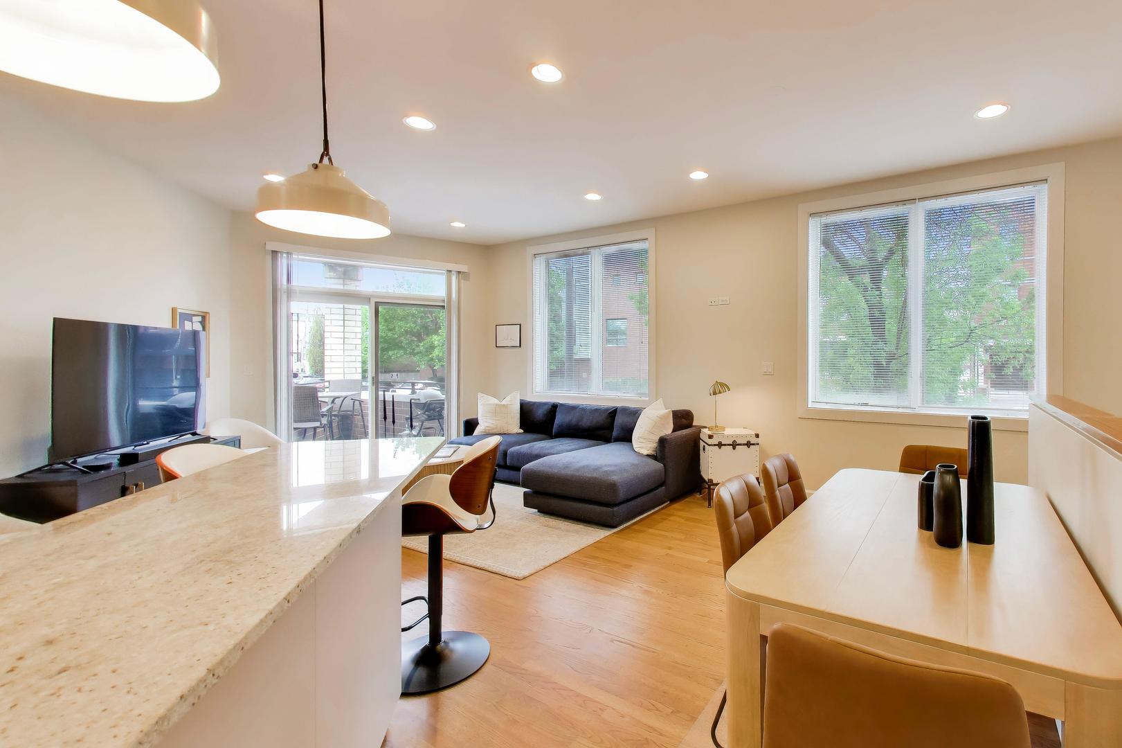 2317 W ARMITAGE Avenue Unit: 1W