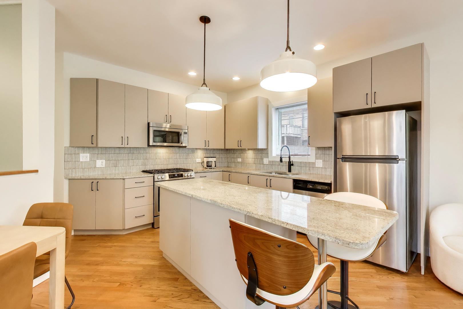 2317 W ARMITAGE Avenue Unit: 1W