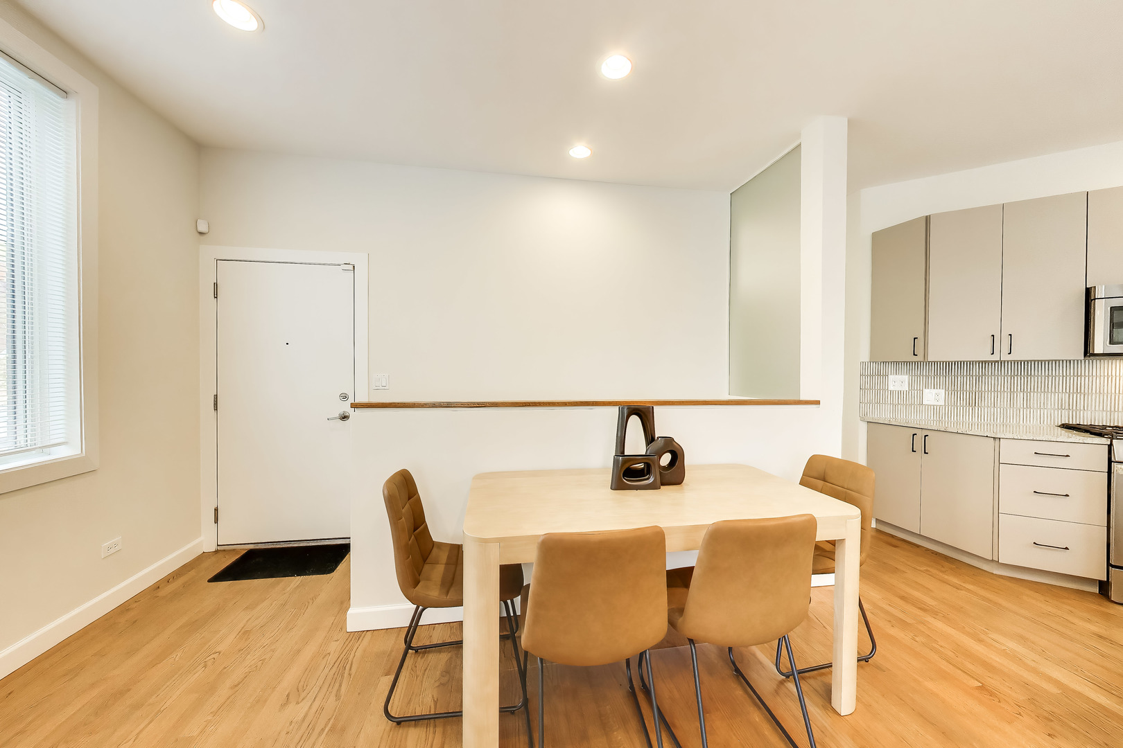 2317 W ARMITAGE Avenue Unit: 1W