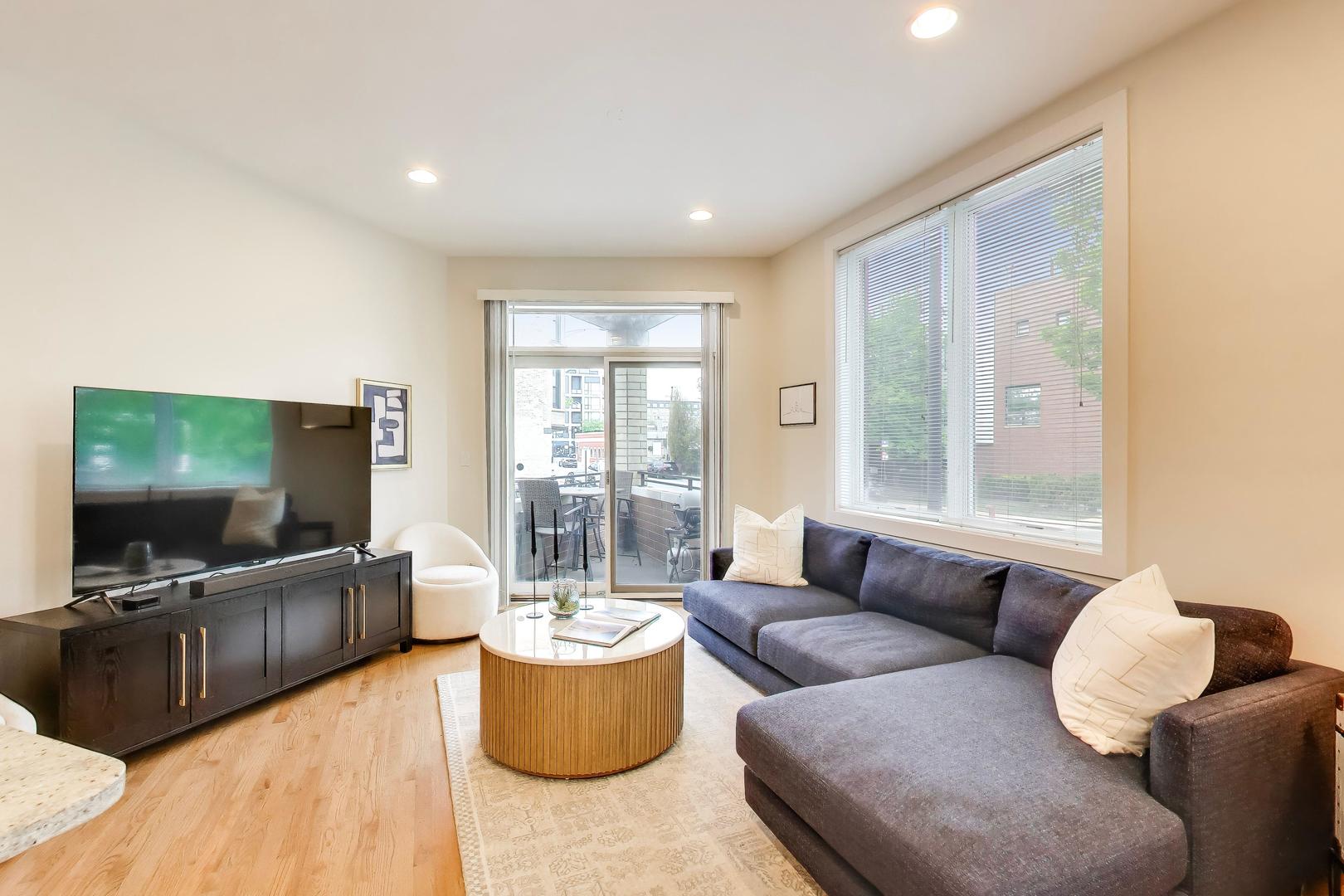 2317 W ARMITAGE Avenue Unit: 1W